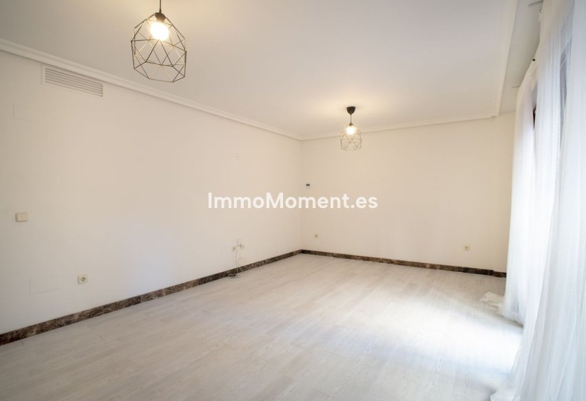 Resale - Apartment - Benalmadena - Benalmadena Centro