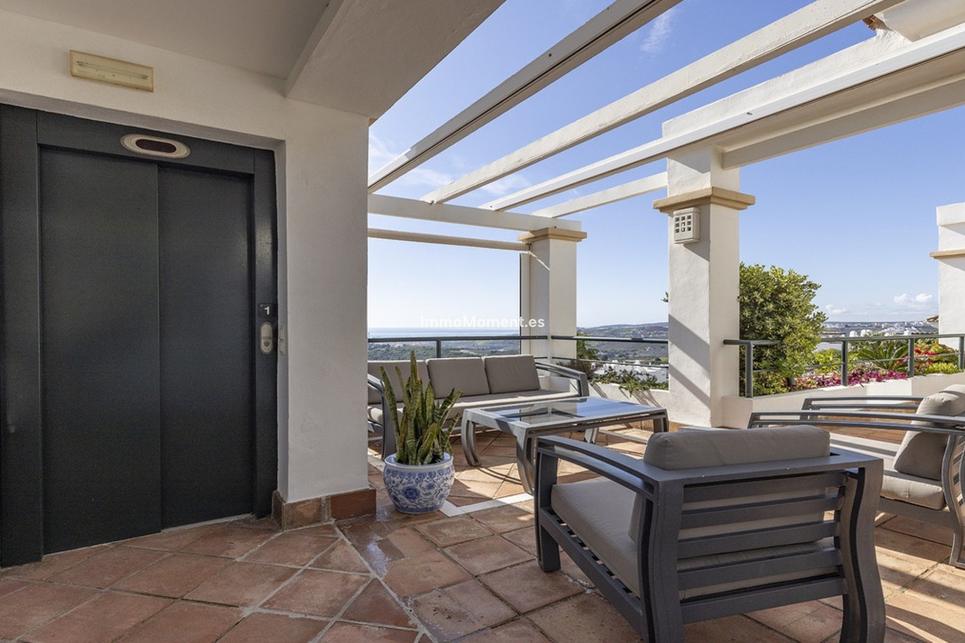 Resale - Apartment - Casares - Doña Julia