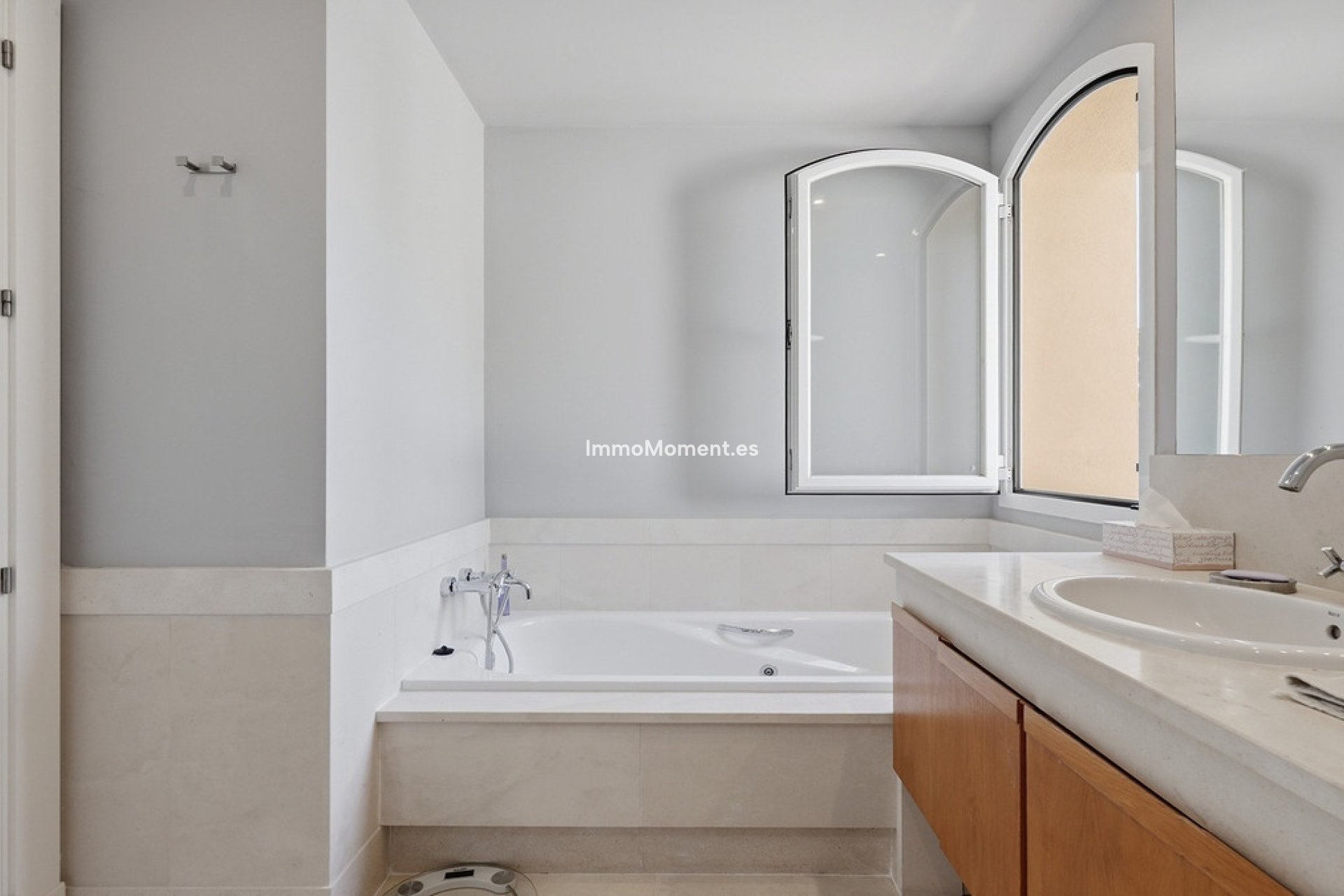 Resale - Apartment - Casares - Doña Julia