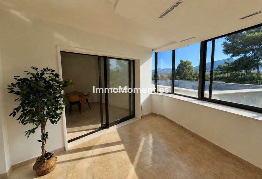 Resale - Apartment - Estepona - Atalaya