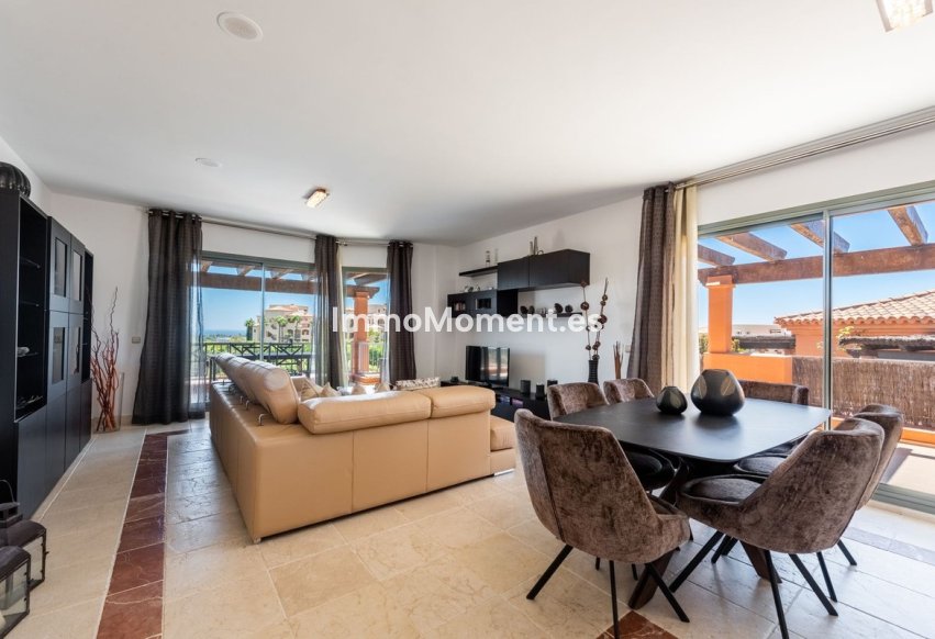 Resale - Apartment - Estepona - Atalaya