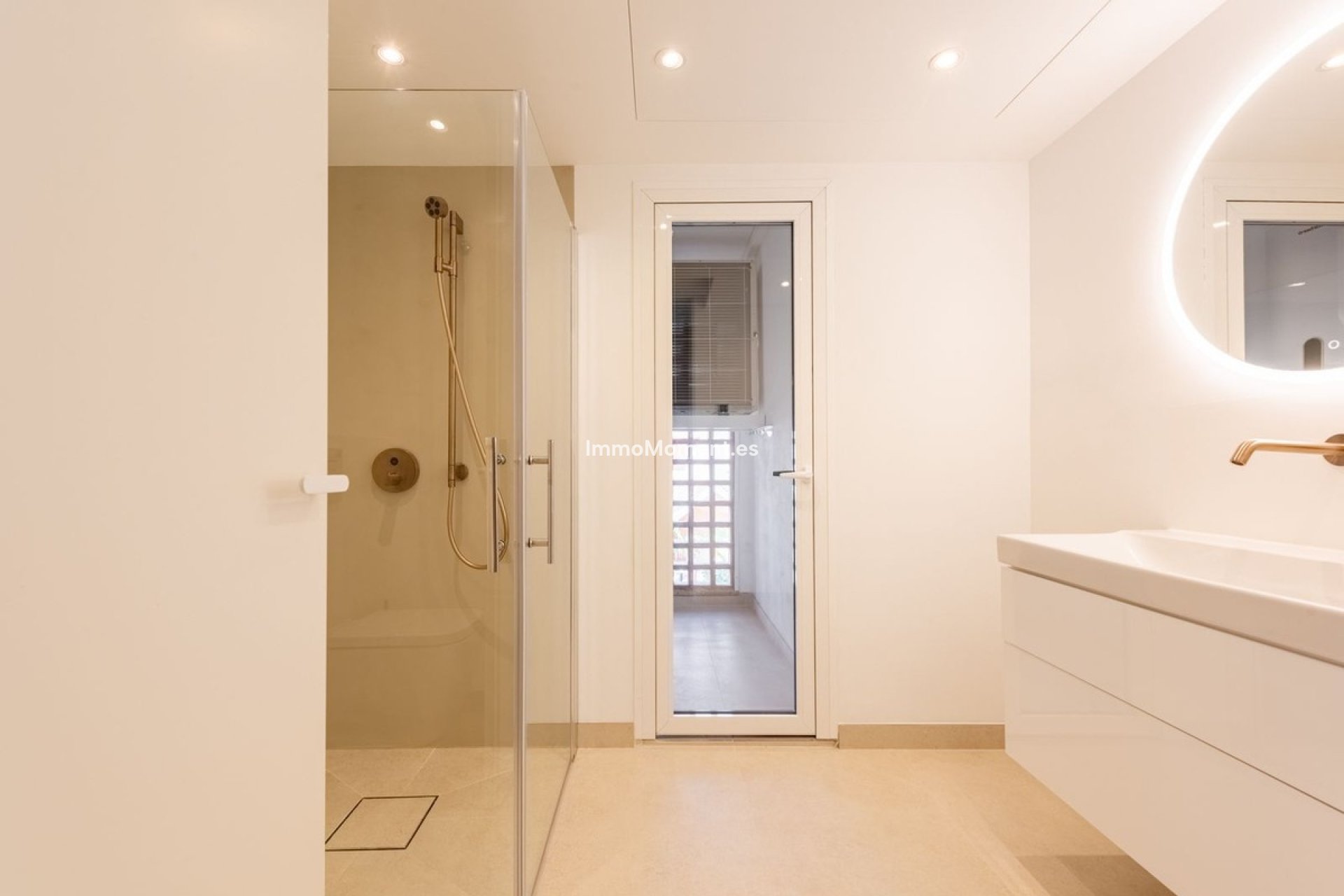 Resale - Apartment - Estepona - Atalaya