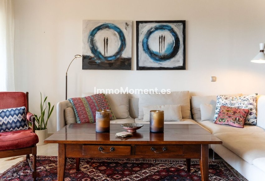 Resale - Apartment - Estepona - Atalaya