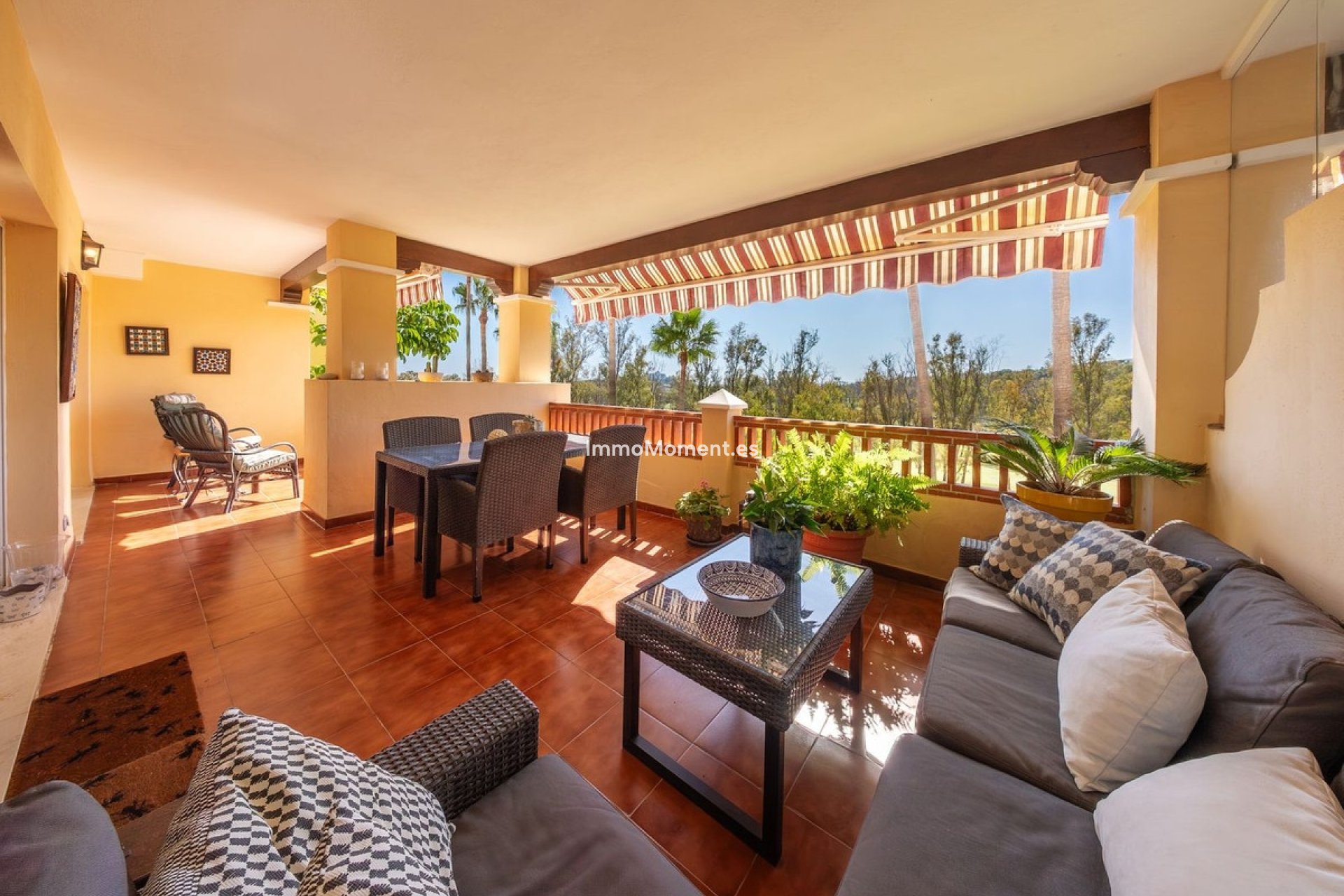 Resale - Apartment - Estepona - Atalaya