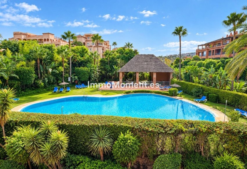 Resale - Apartment - Estepona - Atalaya