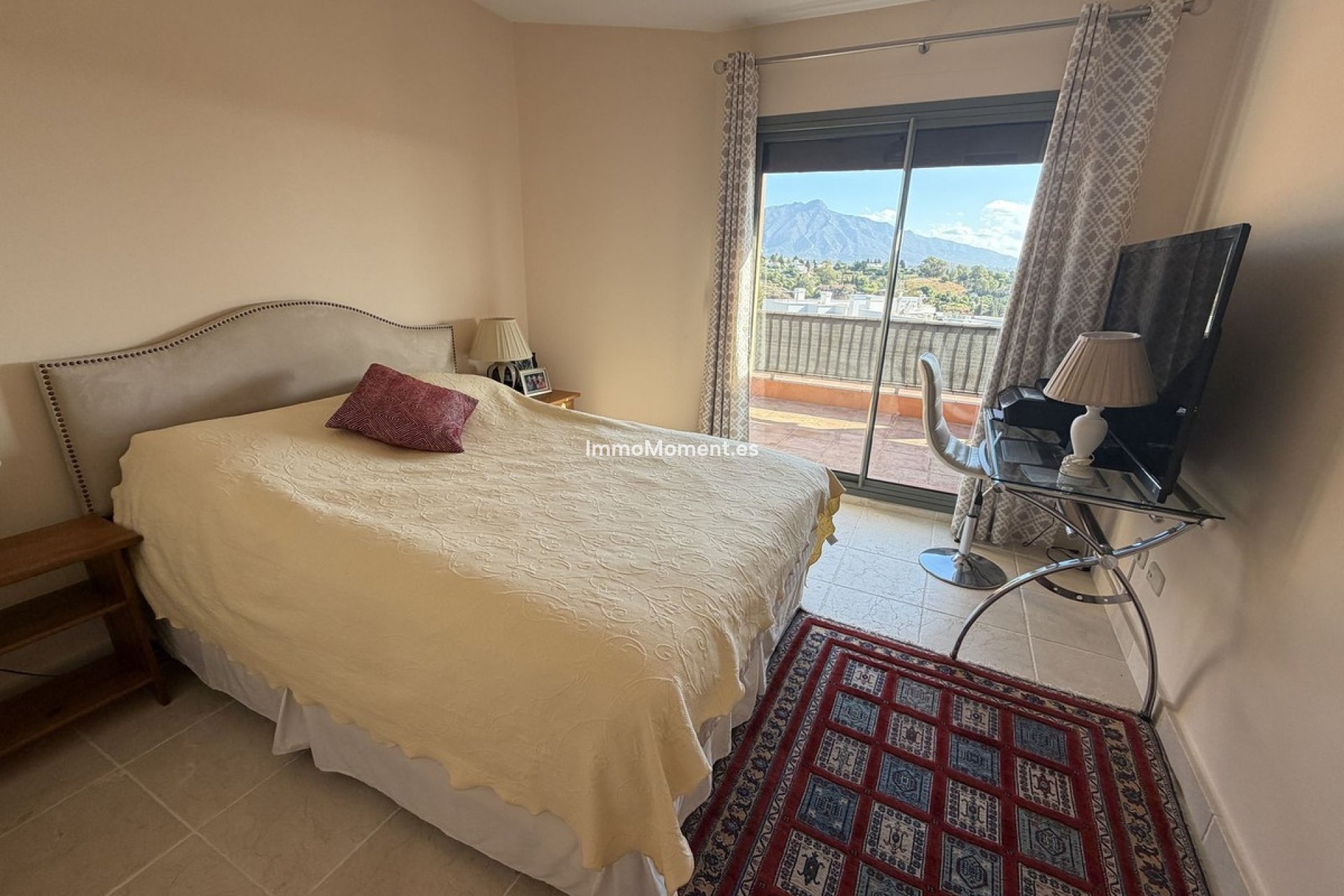 Resale - Apartment - Estepona - Atalaya