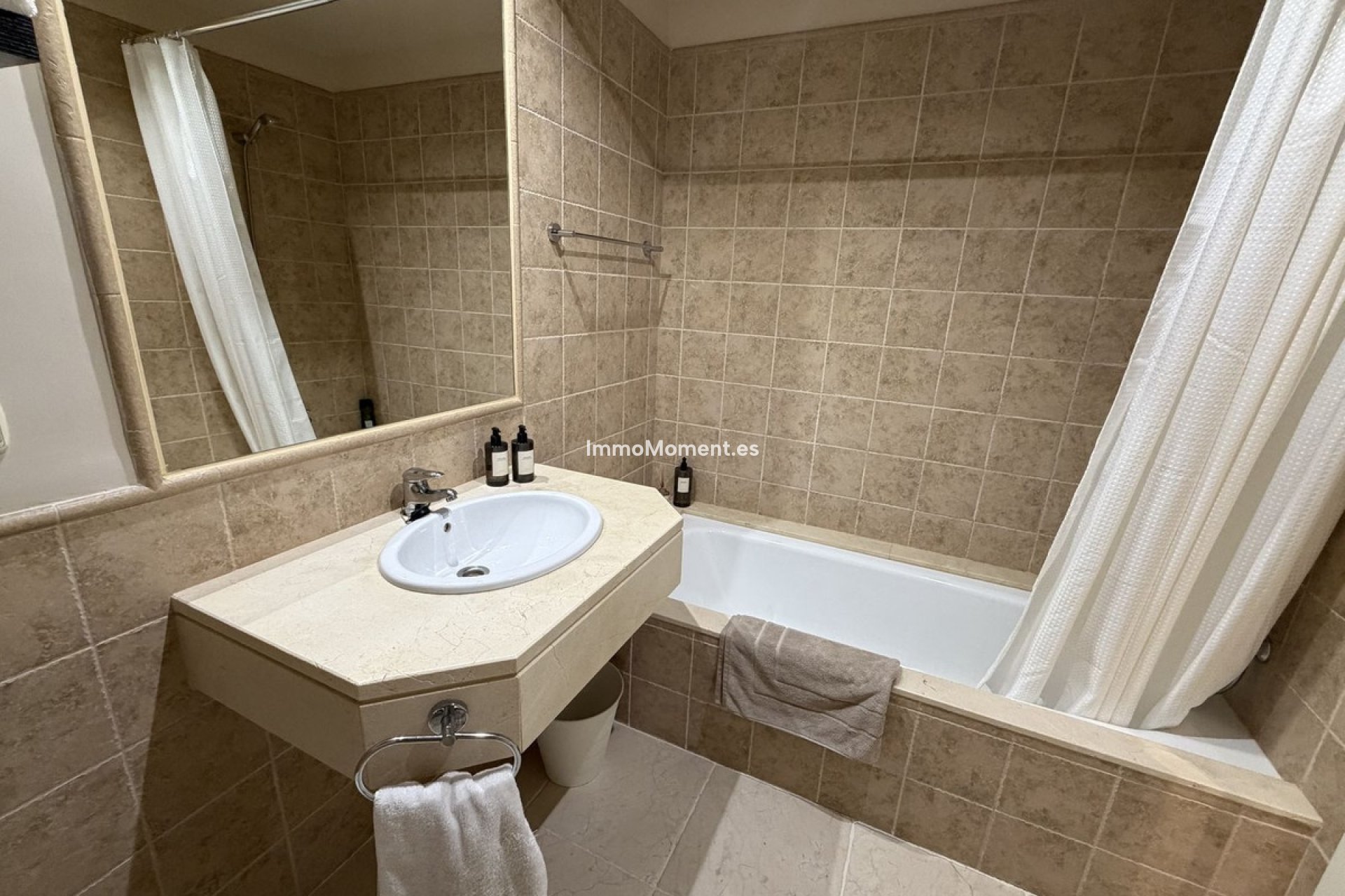 Resale - Apartment - Estepona - Atalaya