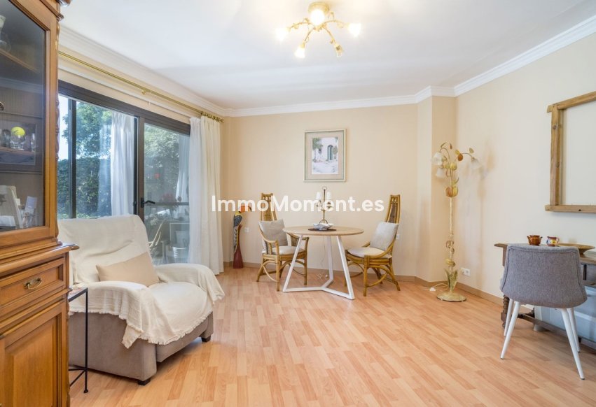 Resale - Apartment - Estepona - Atalaya