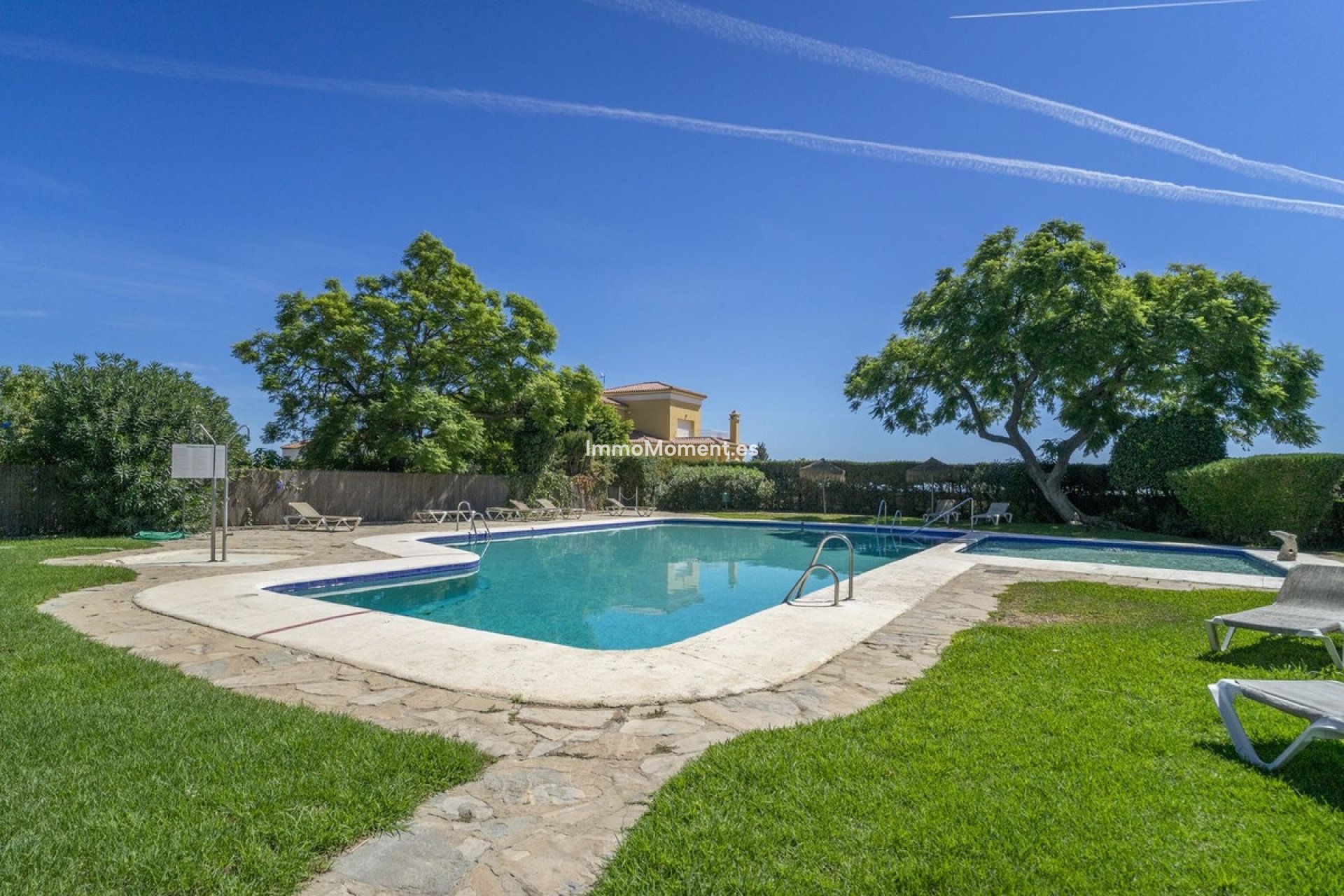 Resale - Apartment - Estepona - Atalaya