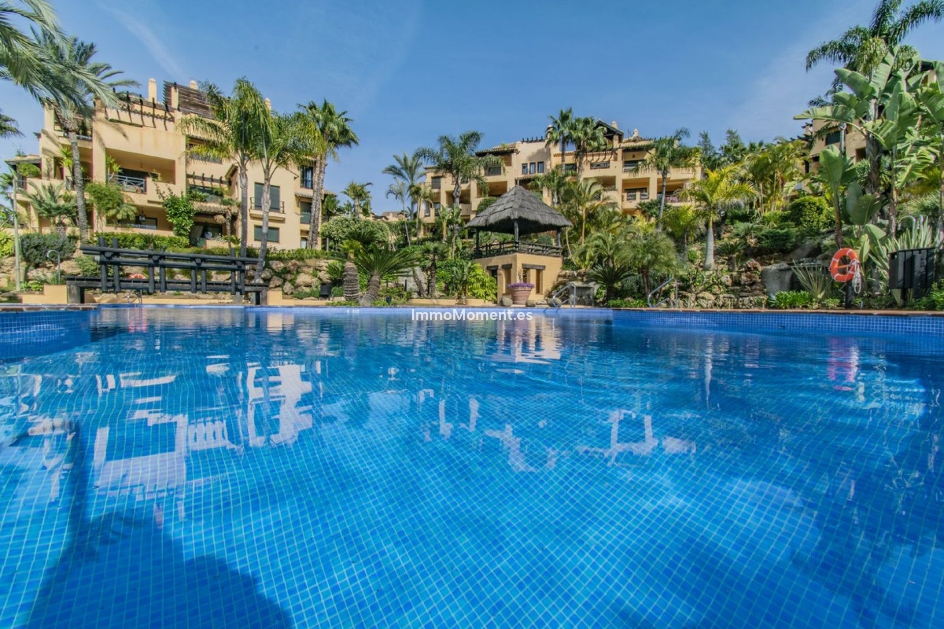 Resale - Apartment - Estepona - Atalaya