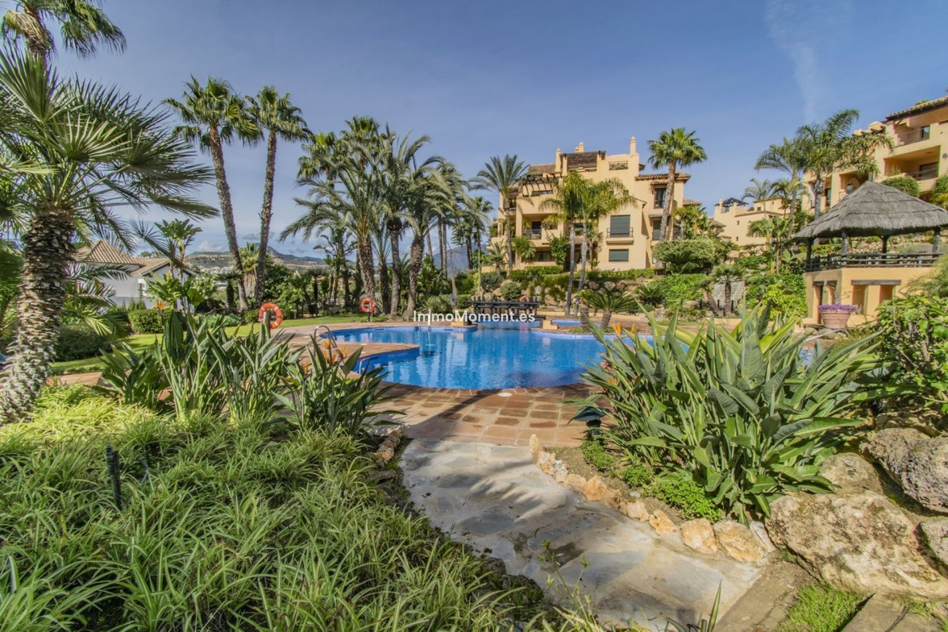 Resale - Apartment - Estepona - Atalaya