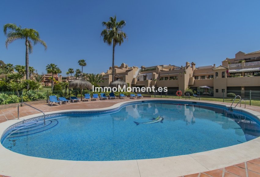 Resale - Apartment - Estepona - Atalaya