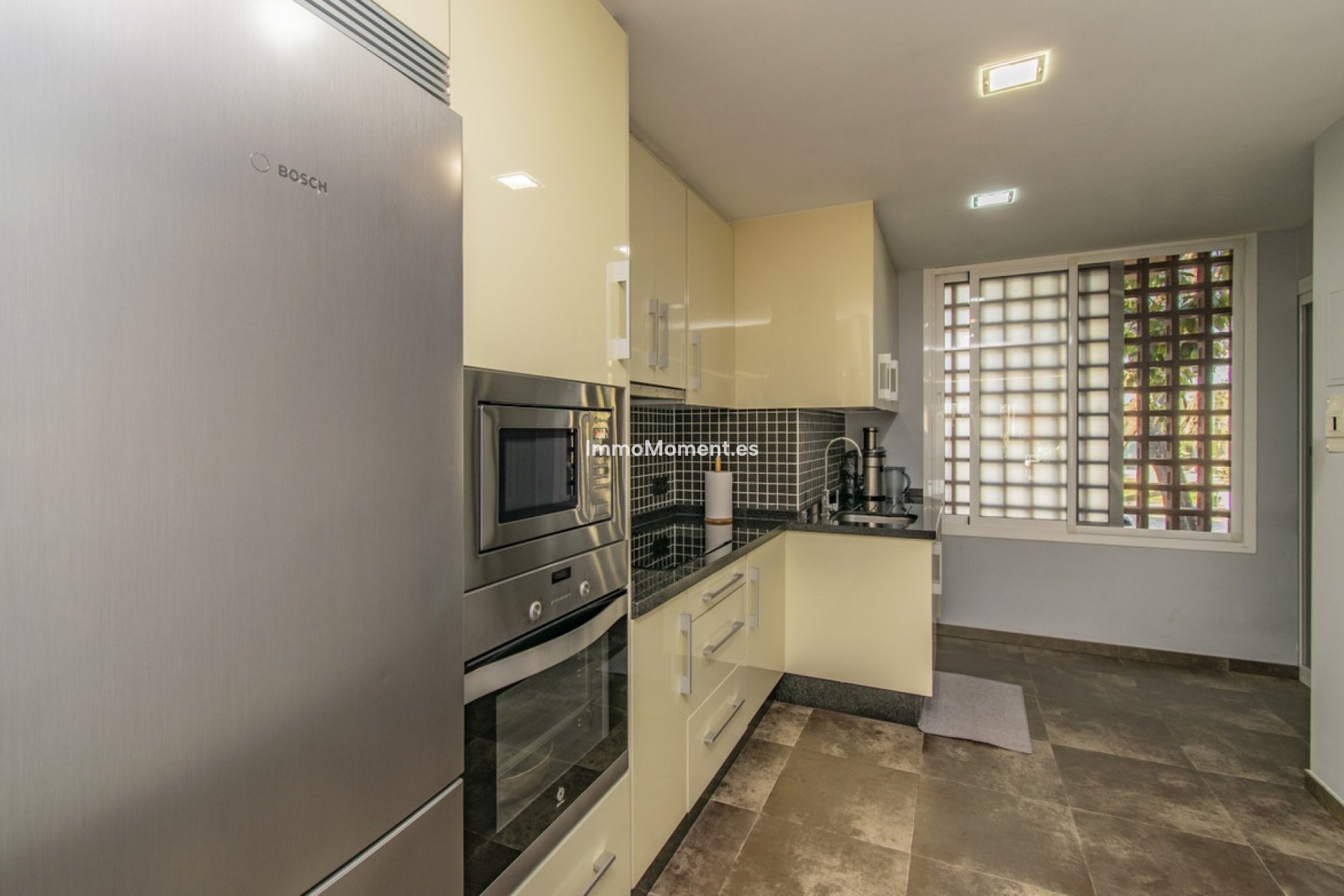 Resale - Apartment - Estepona - Atalaya