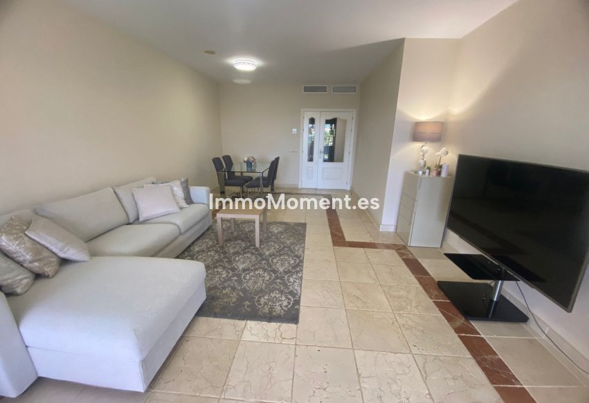 Resale - Apartment - Estepona - Atalaya