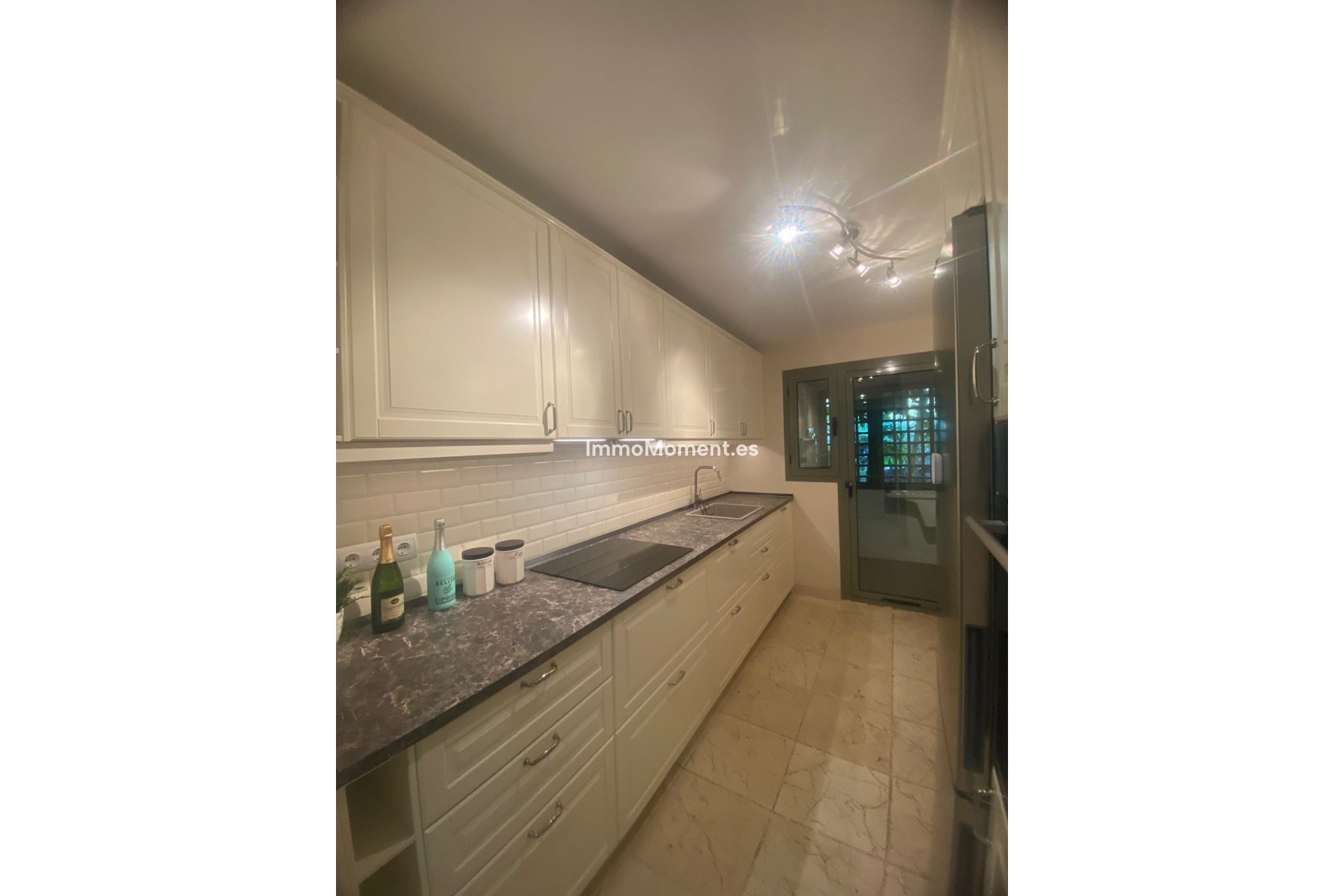 Resale - Apartment - Estepona - Atalaya