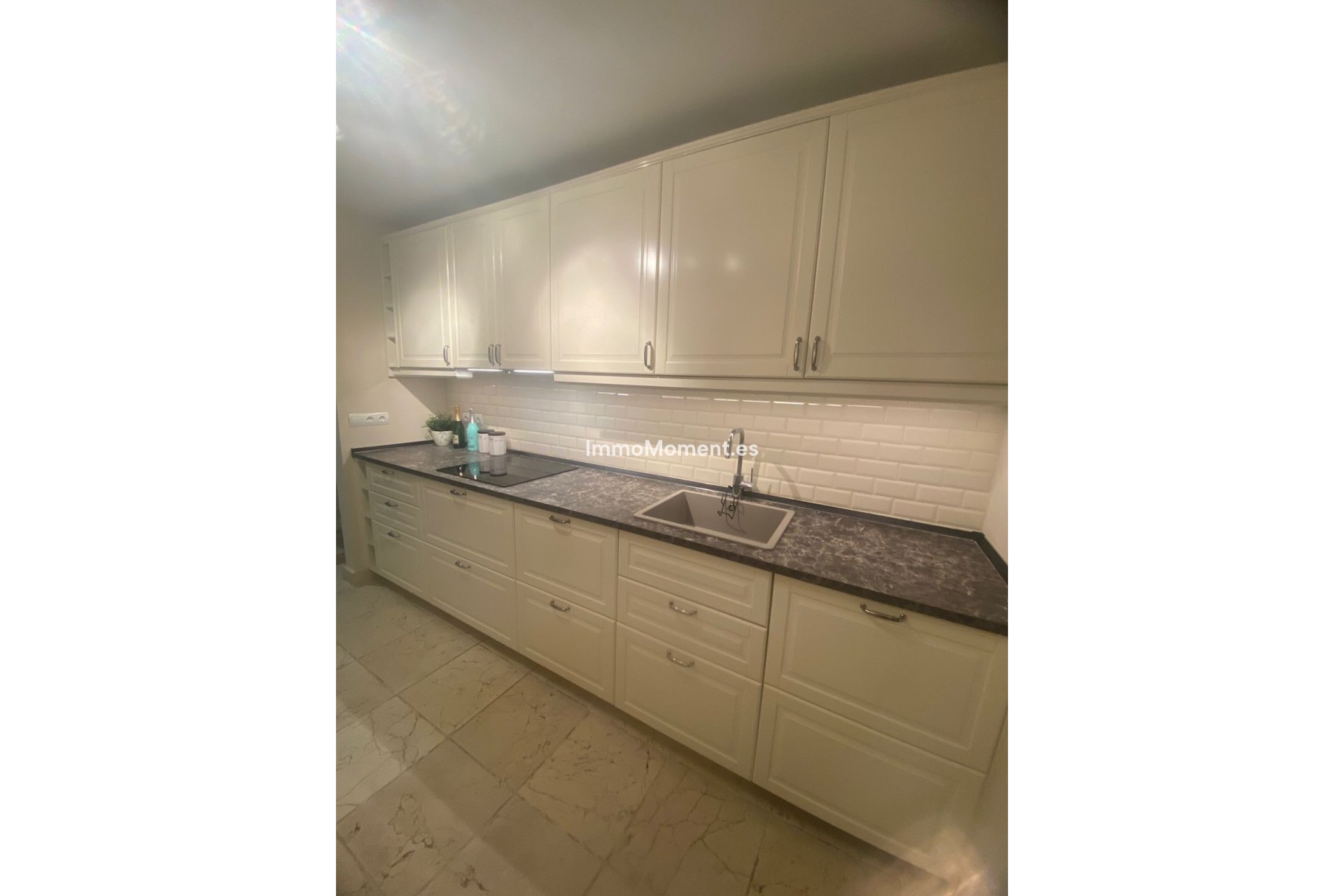 Resale - Apartment - Estepona - Atalaya