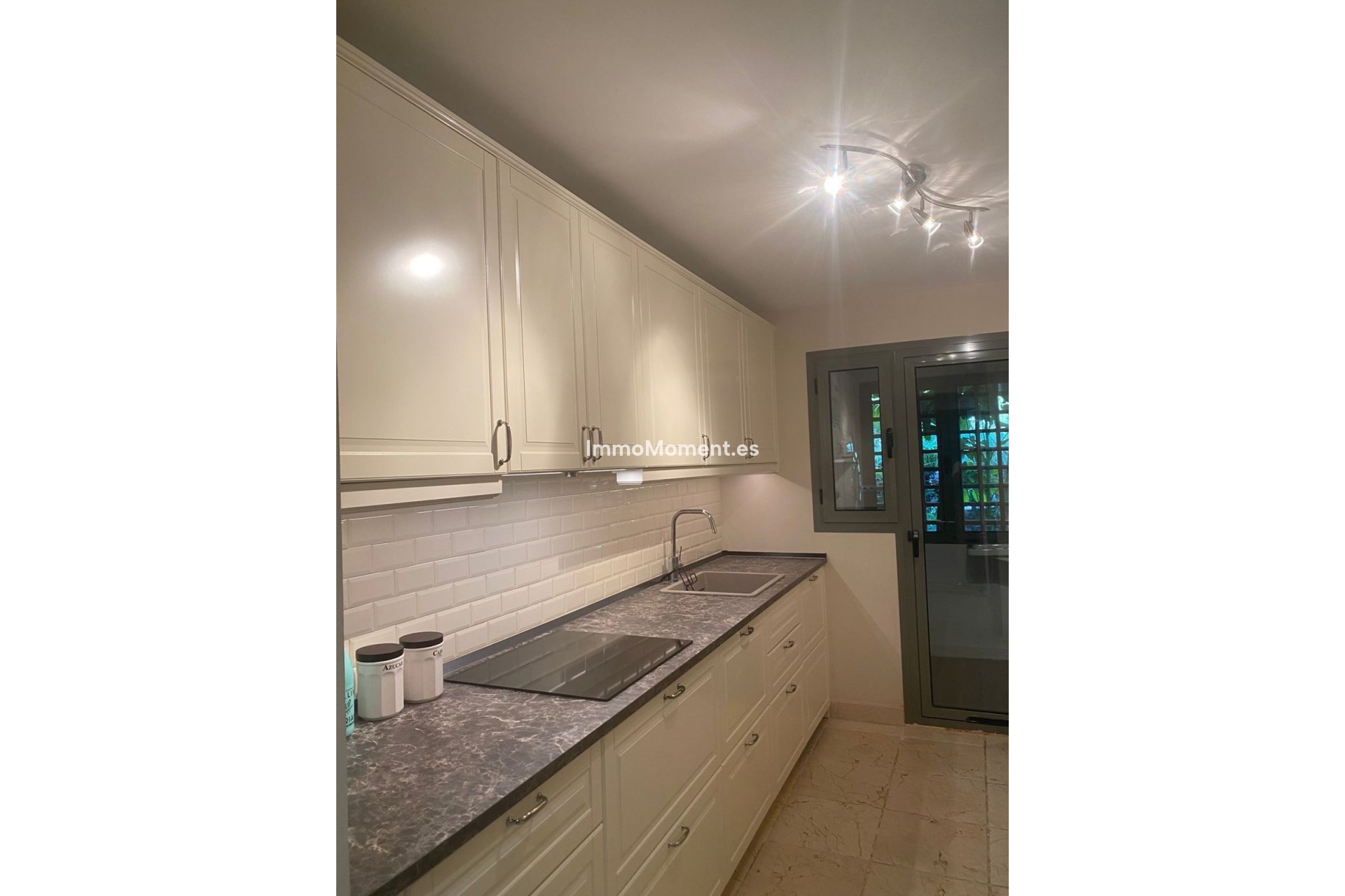 Resale - Apartment - Estepona - Atalaya