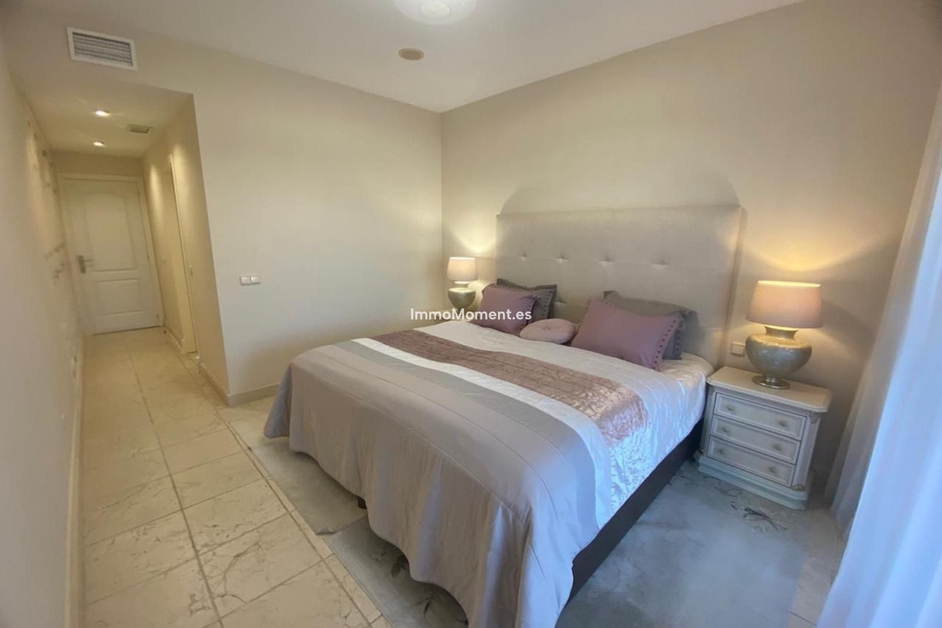 Resale - Apartment - Estepona - Atalaya