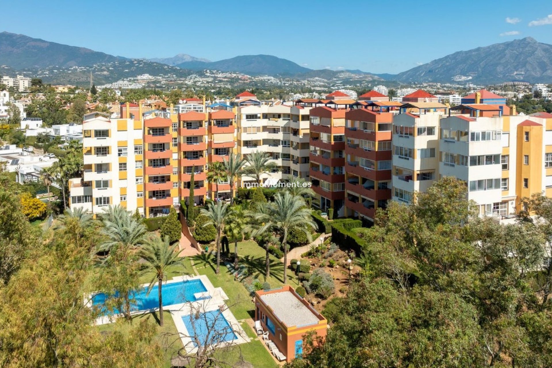 Resale - Apartment - Estepona - Atalaya