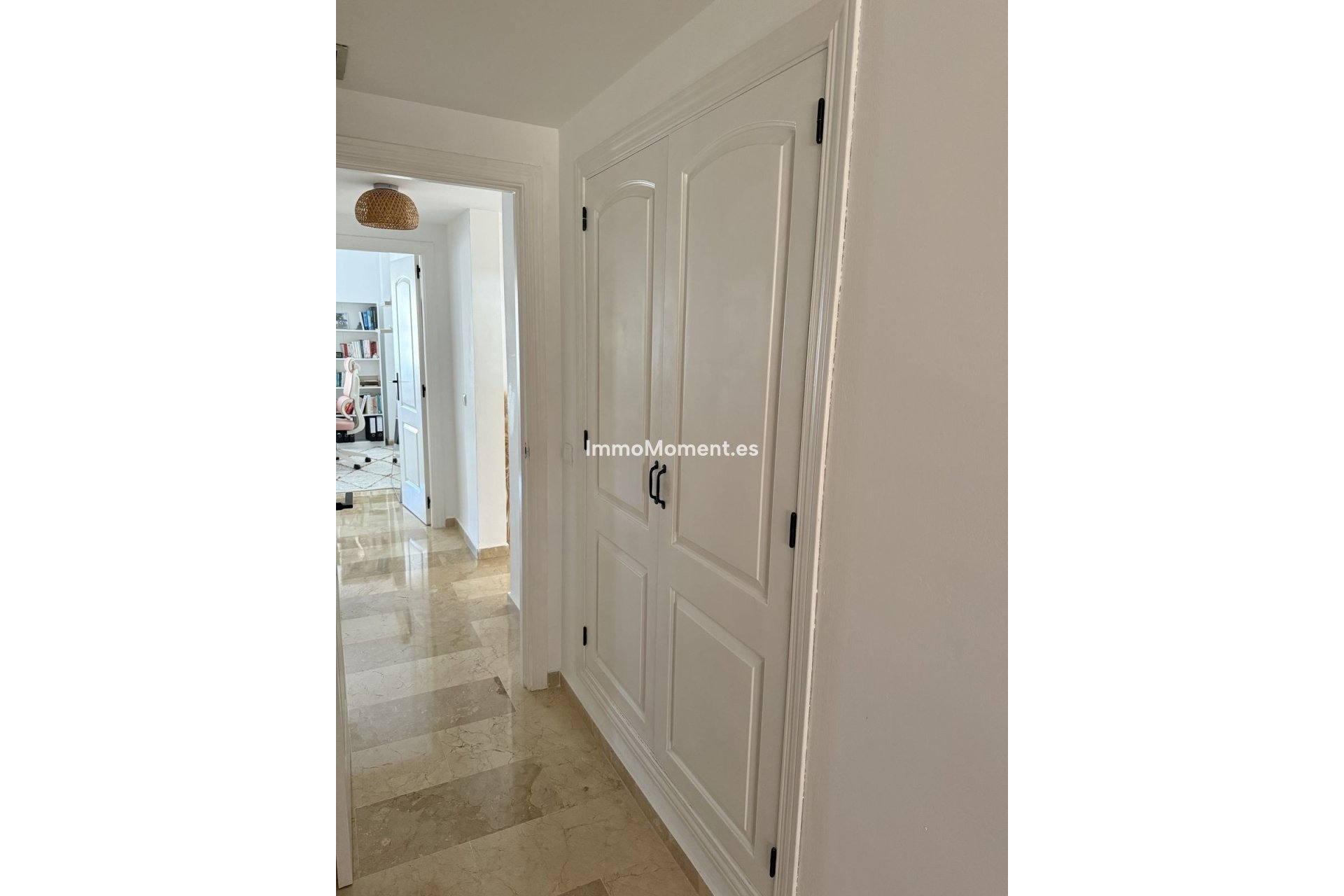 Resale - Apartment - Estepona - Atalaya