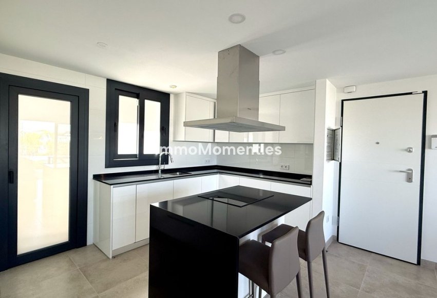 Resale - Apartment - Estepona - Atalaya