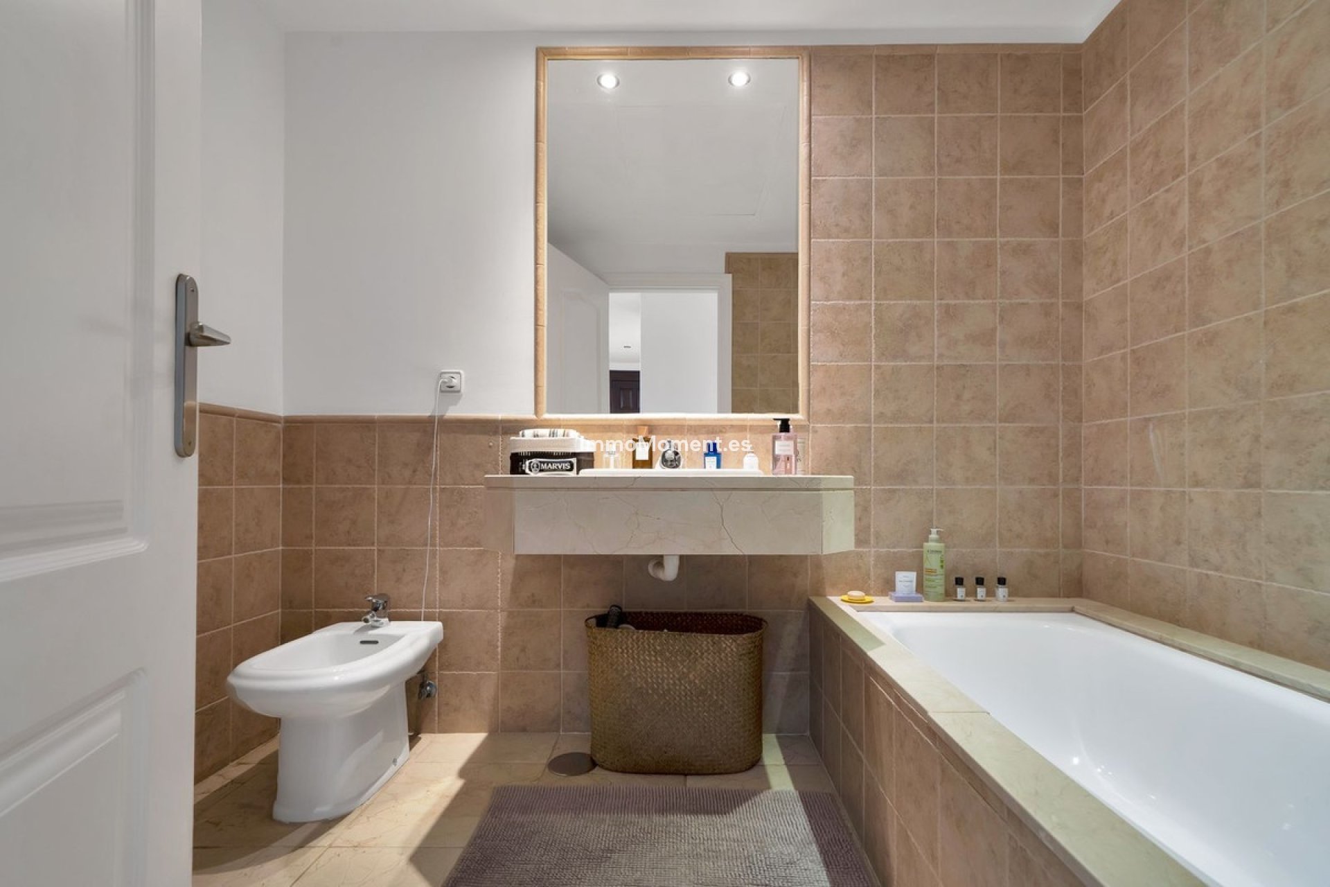 Resale - Apartment - Estepona - Atalaya