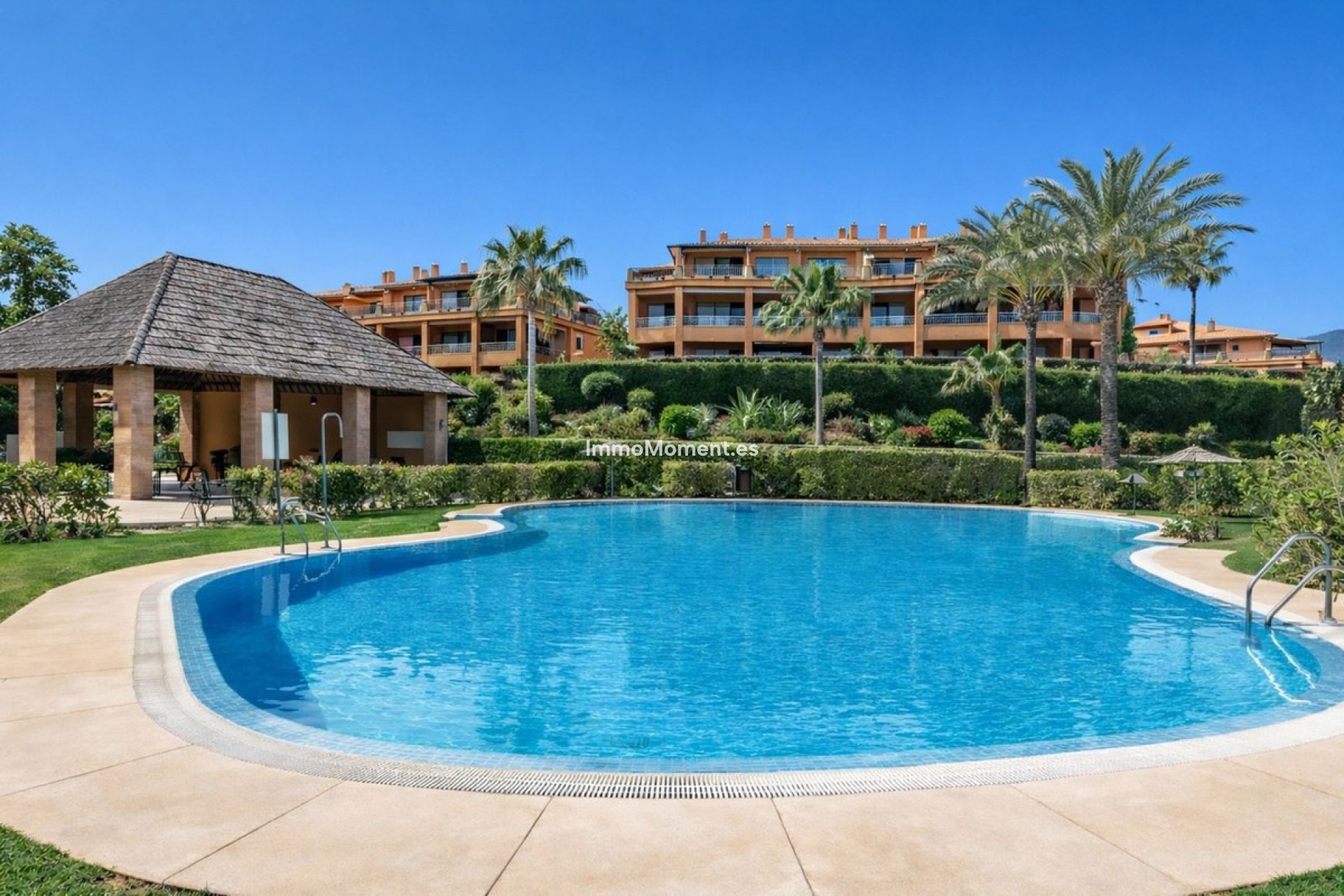 Resale - Apartment - Estepona - Atalaya