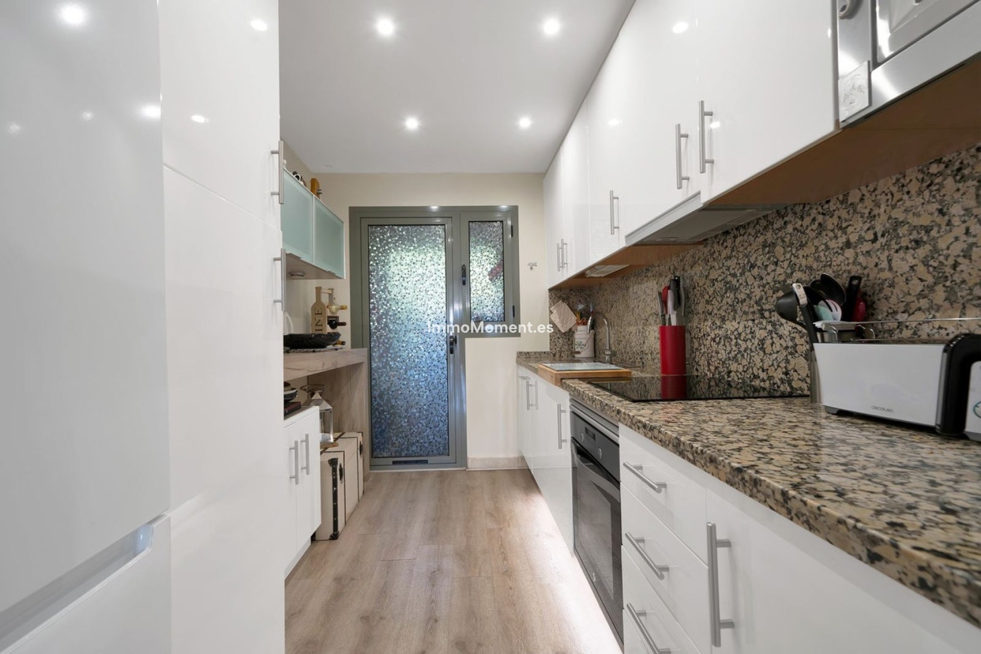 Resale - Apartment - Estepona - Atalaya