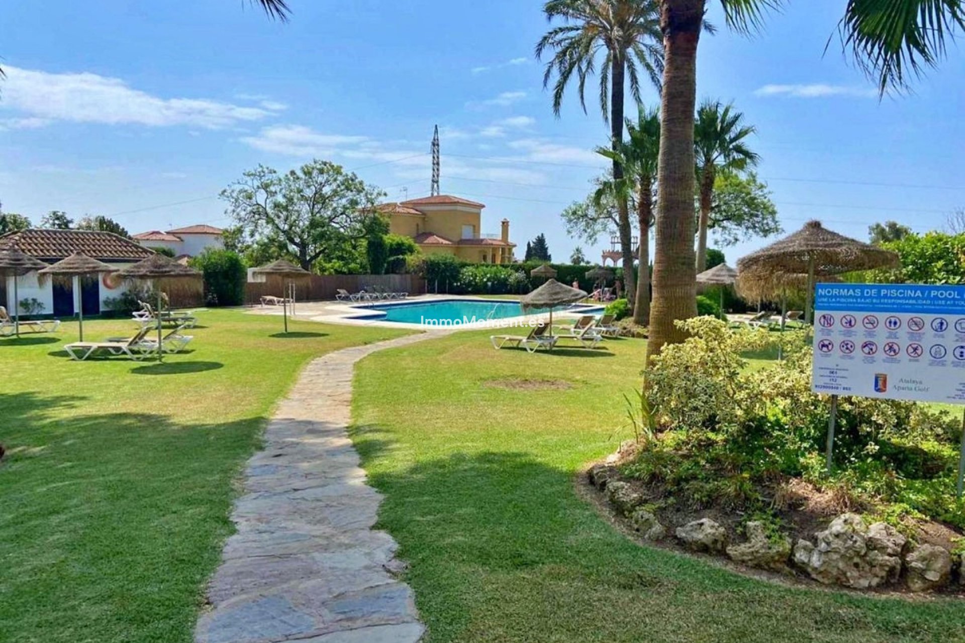Resale - Apartment - Estepona - Atalaya
