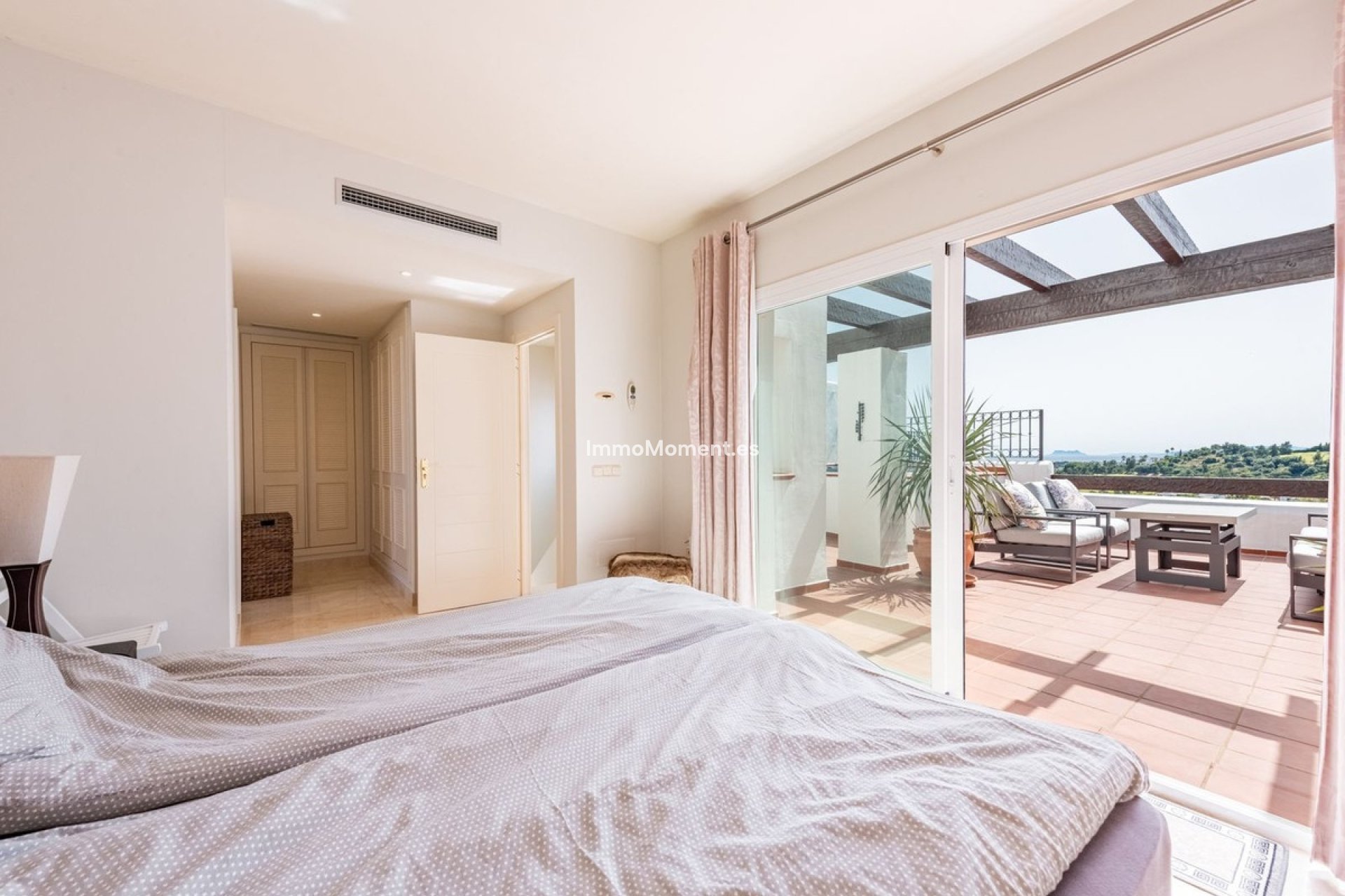 Resale - Apartment - Estepona - Atalaya