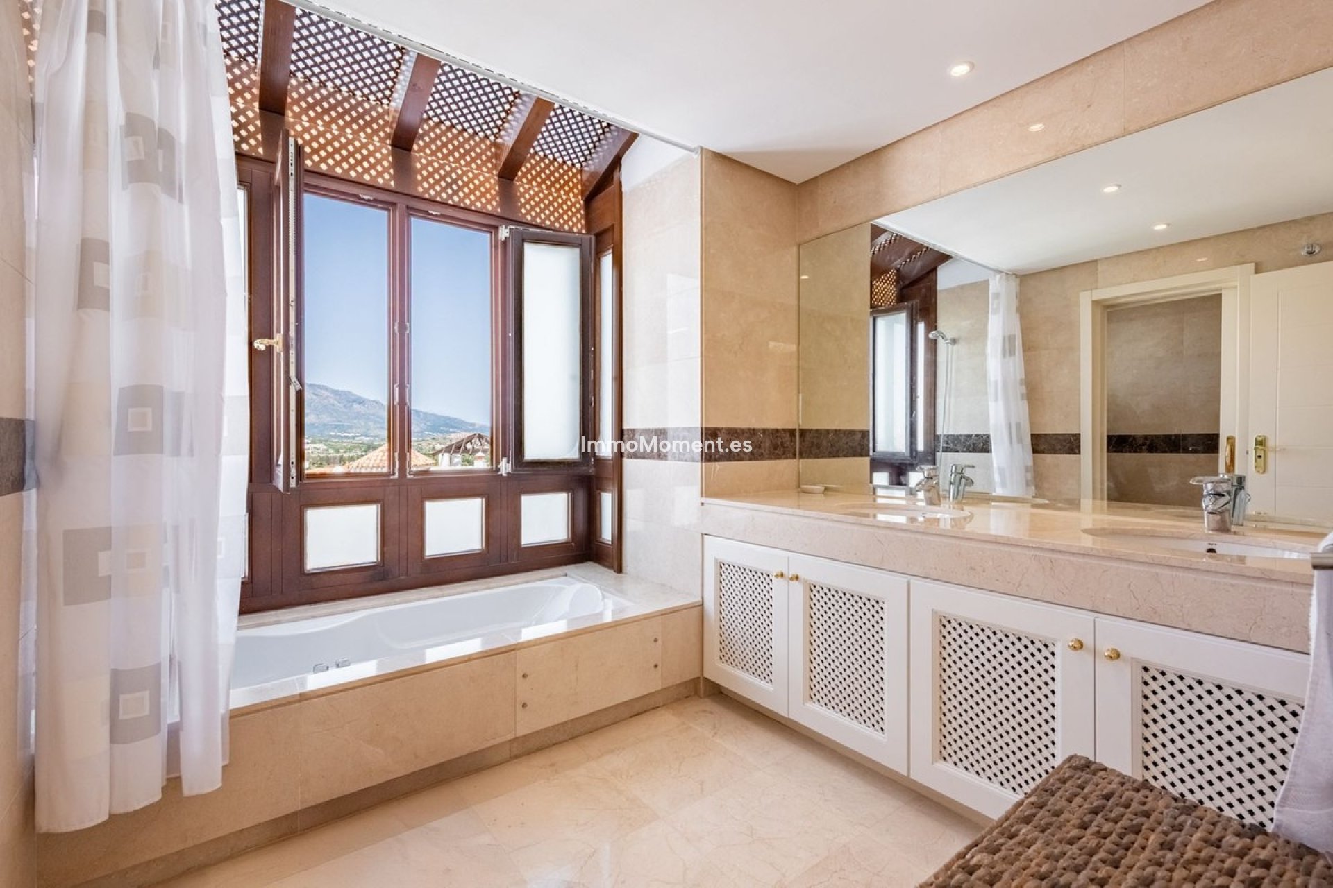 Resale - Apartment - Estepona - Atalaya