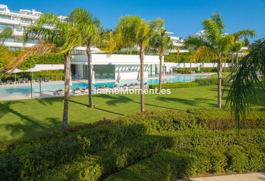 Resale - Apartment - Estepona - Atalaya