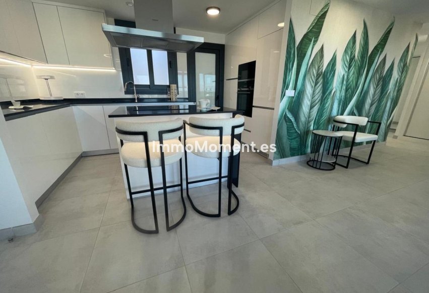 Resale - Apartment - Estepona - Atalaya