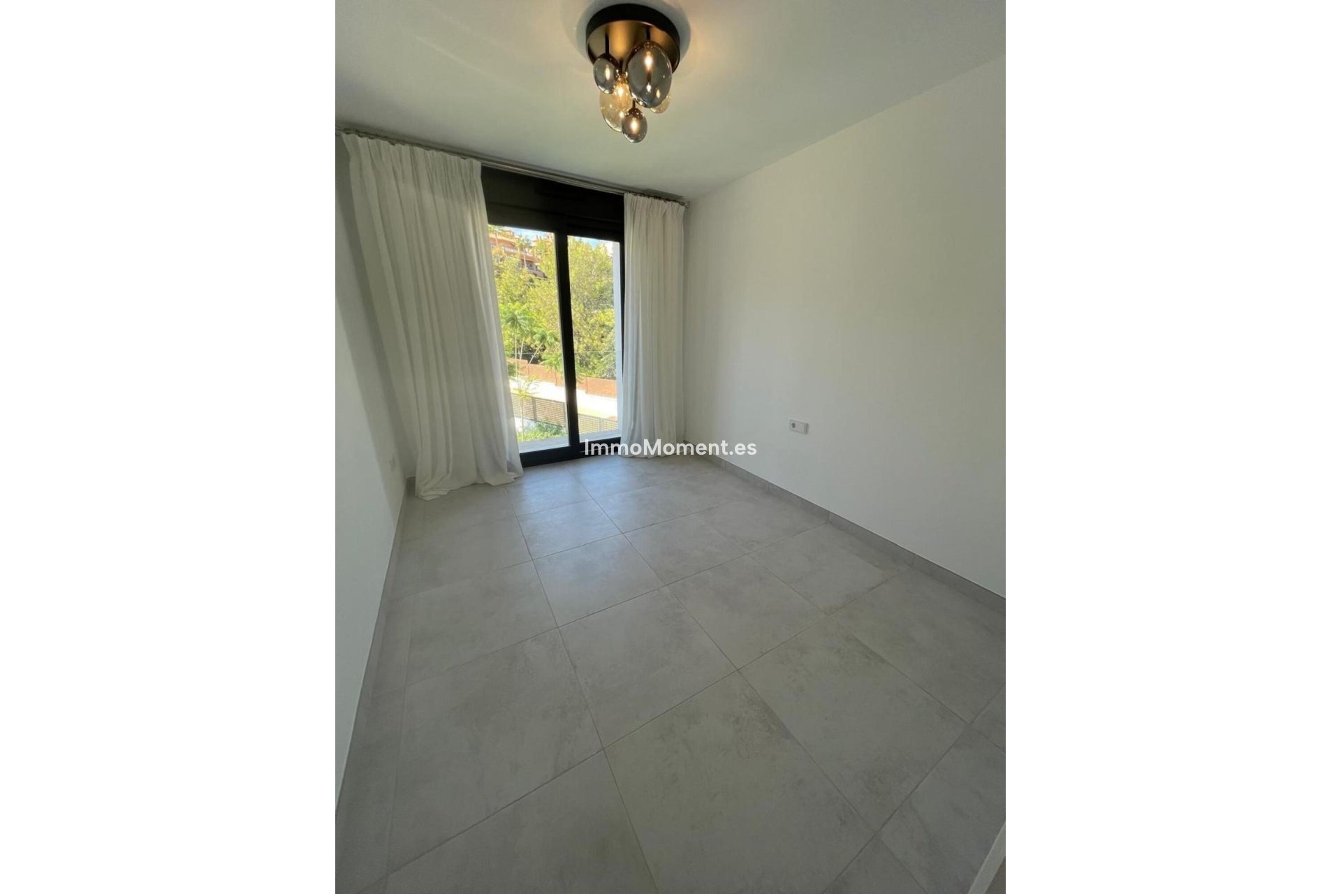 Resale - Apartment - Estepona - Atalaya