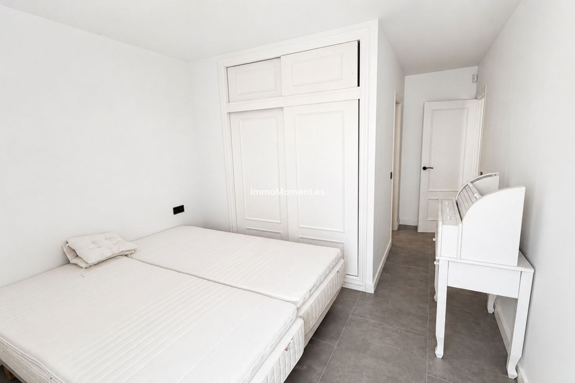 Resale - Apartment - Estepona - Atalaya