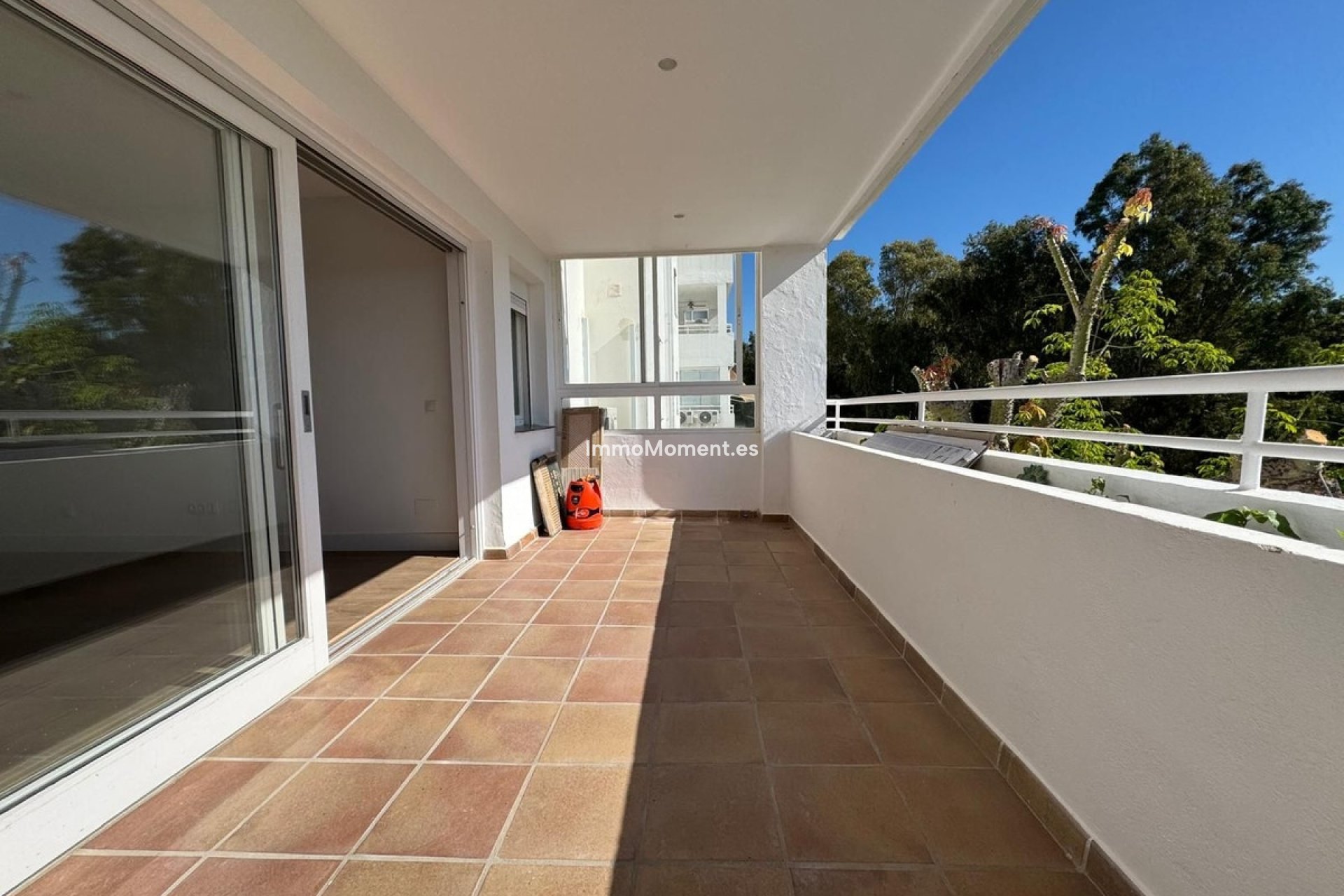 Resale - Apartment - Estepona - Atalaya
