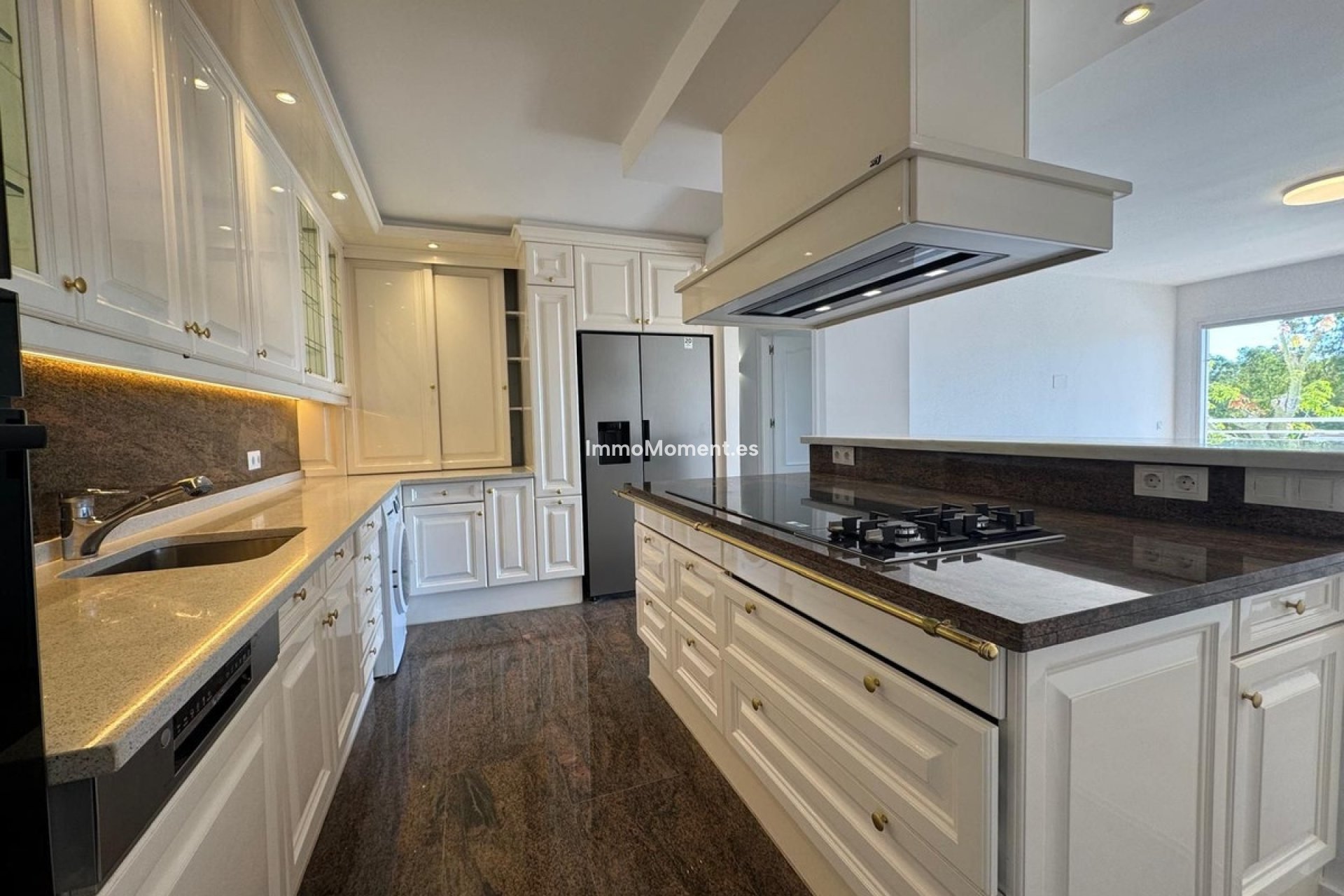 Resale - Apartment - Estepona - Atalaya