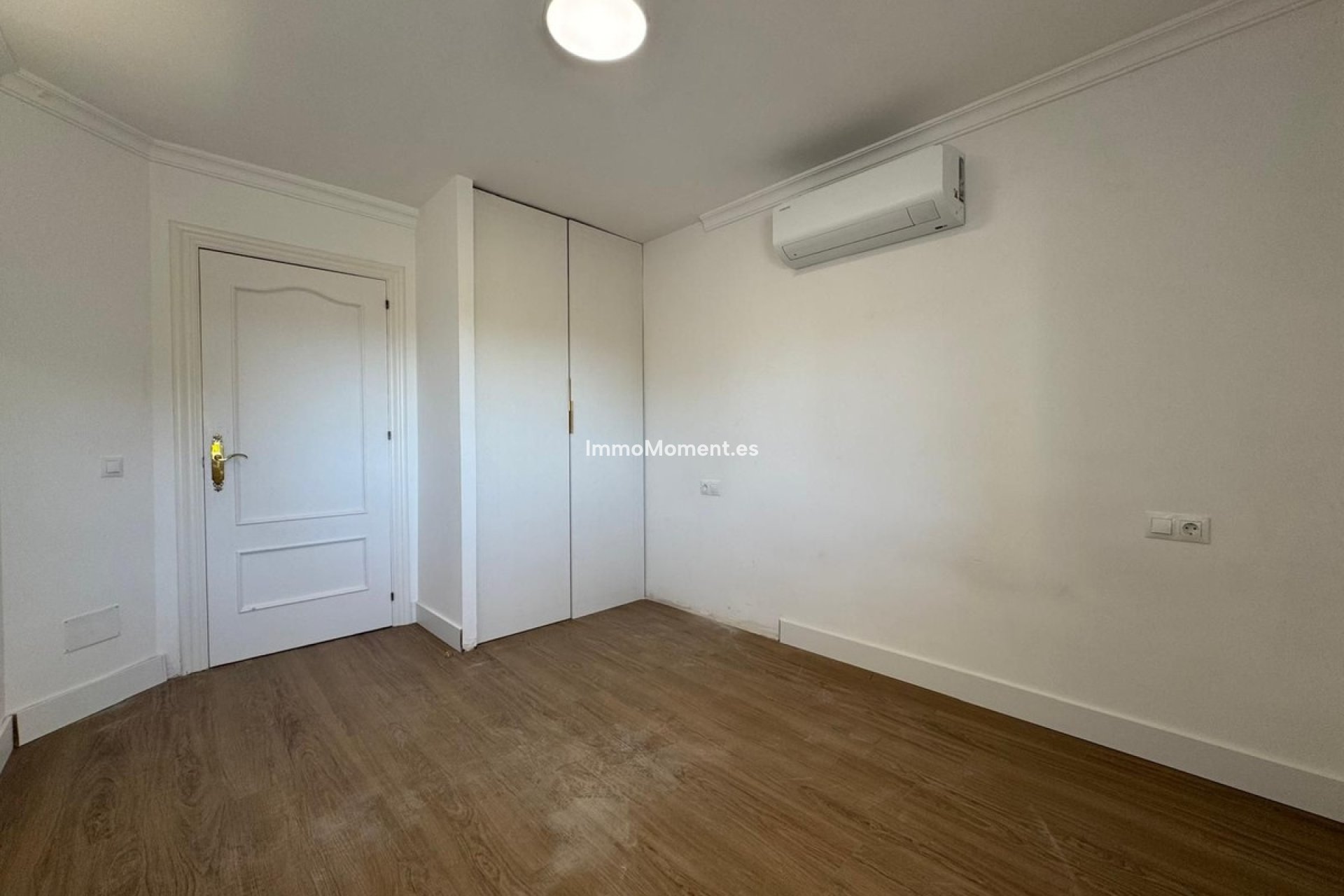 Resale - Apartment - Estepona - Atalaya