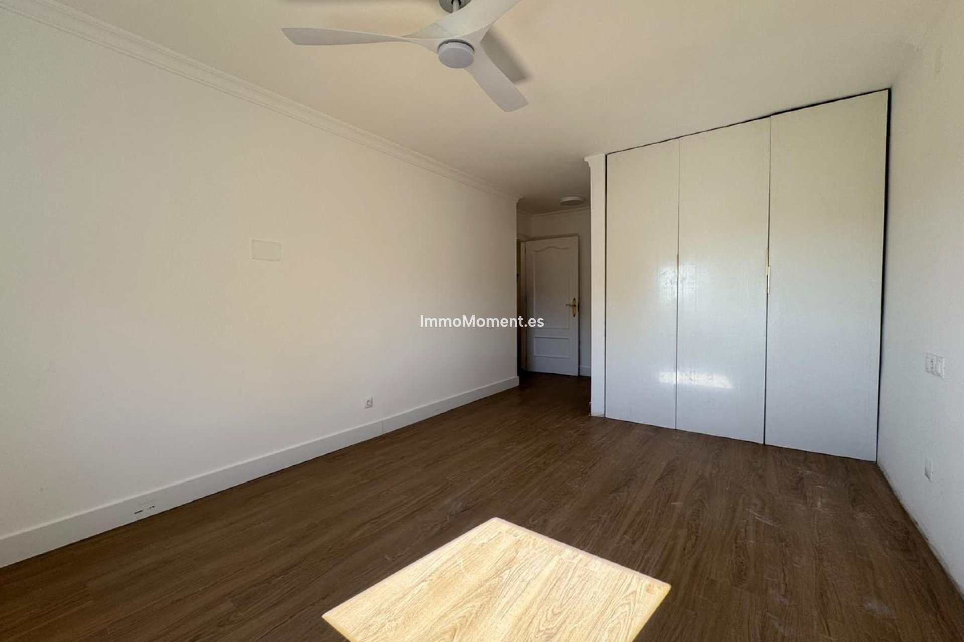 Resale - Apartment - Estepona - Atalaya