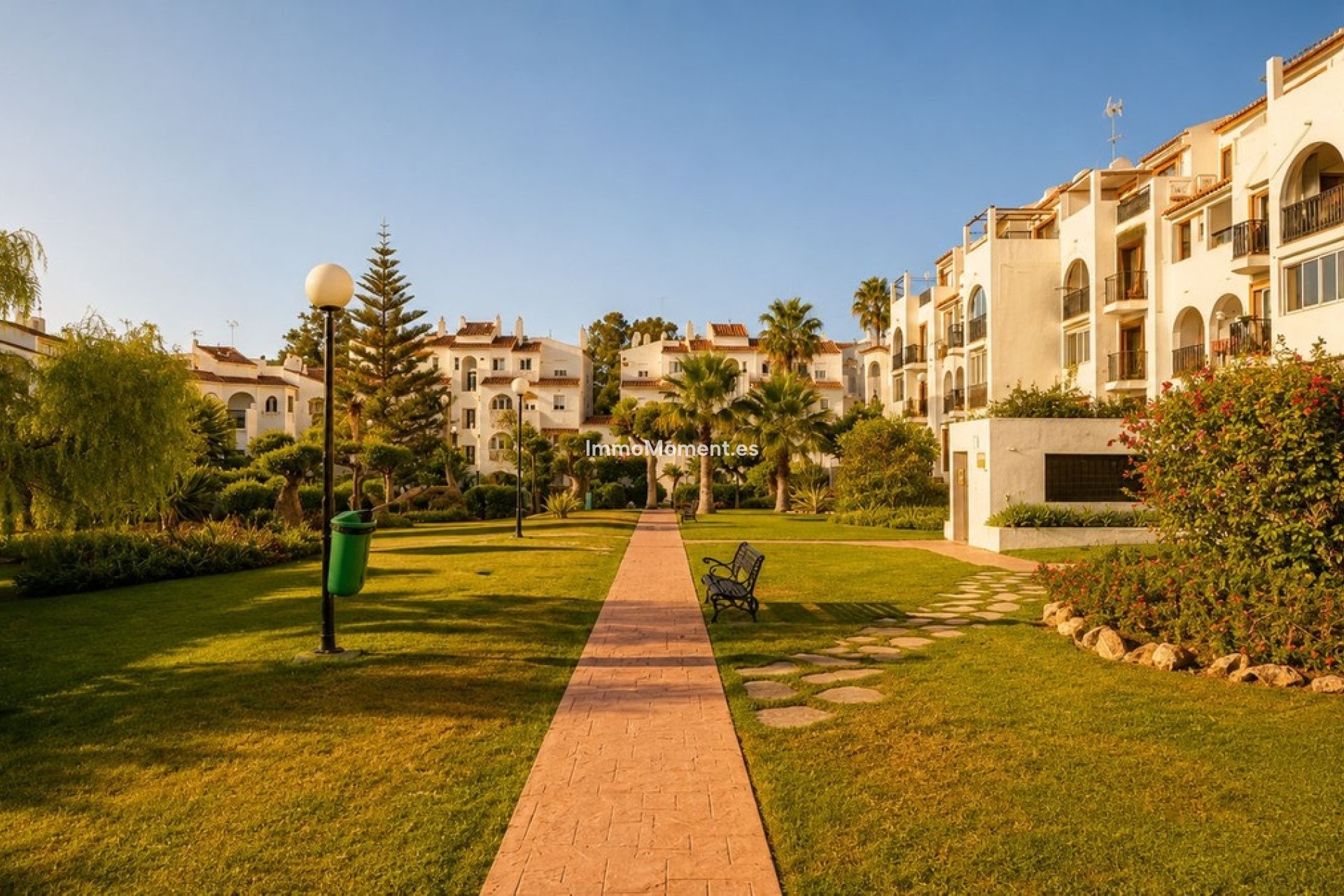Resale - Apartment - Estepona - Atalaya