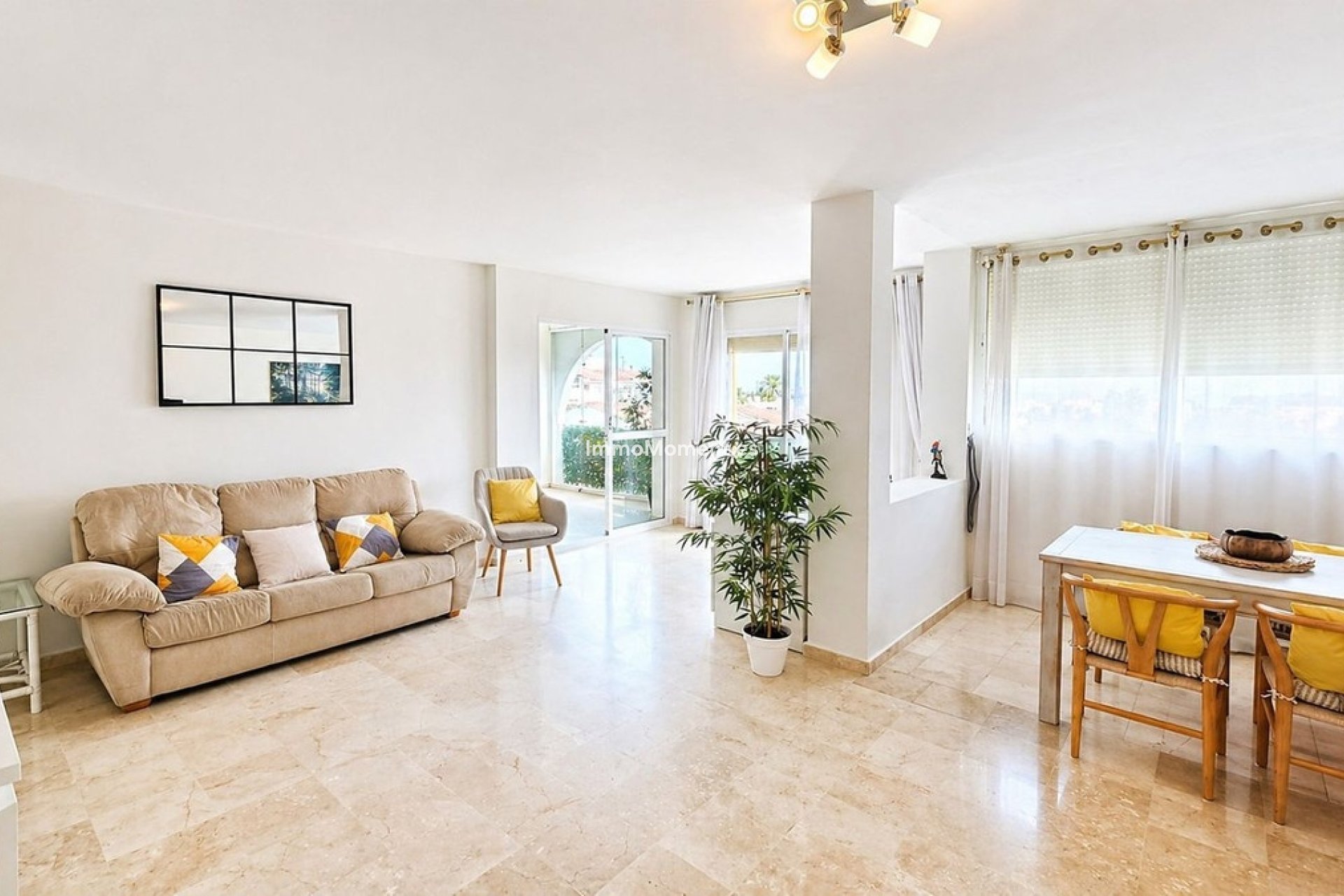 Resale - Apartment - Estepona - Atalaya