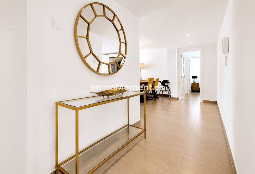 Resale - Apartment - Estepona - Atalaya