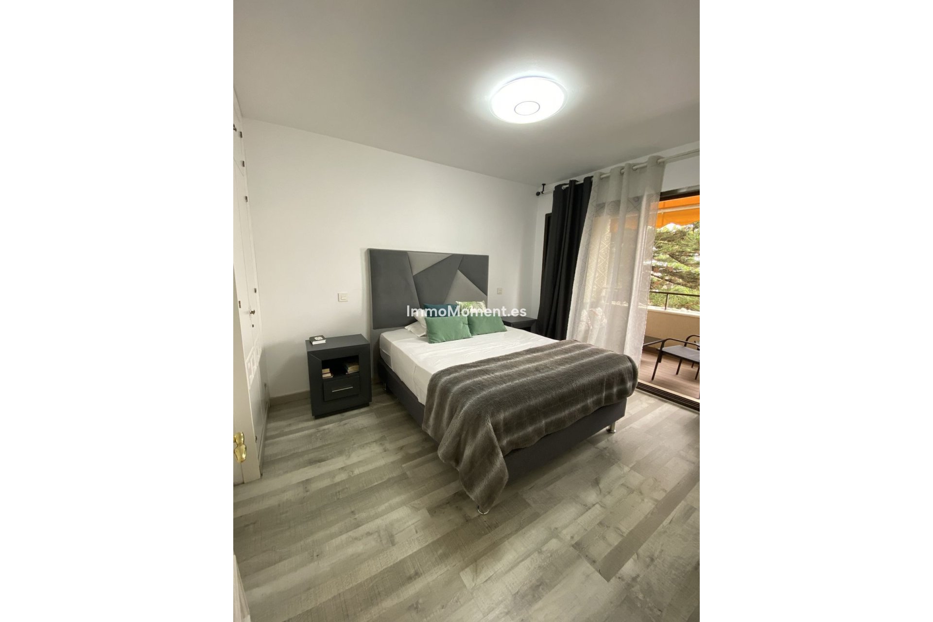 Resale - Apartment - Estepona - Atalaya