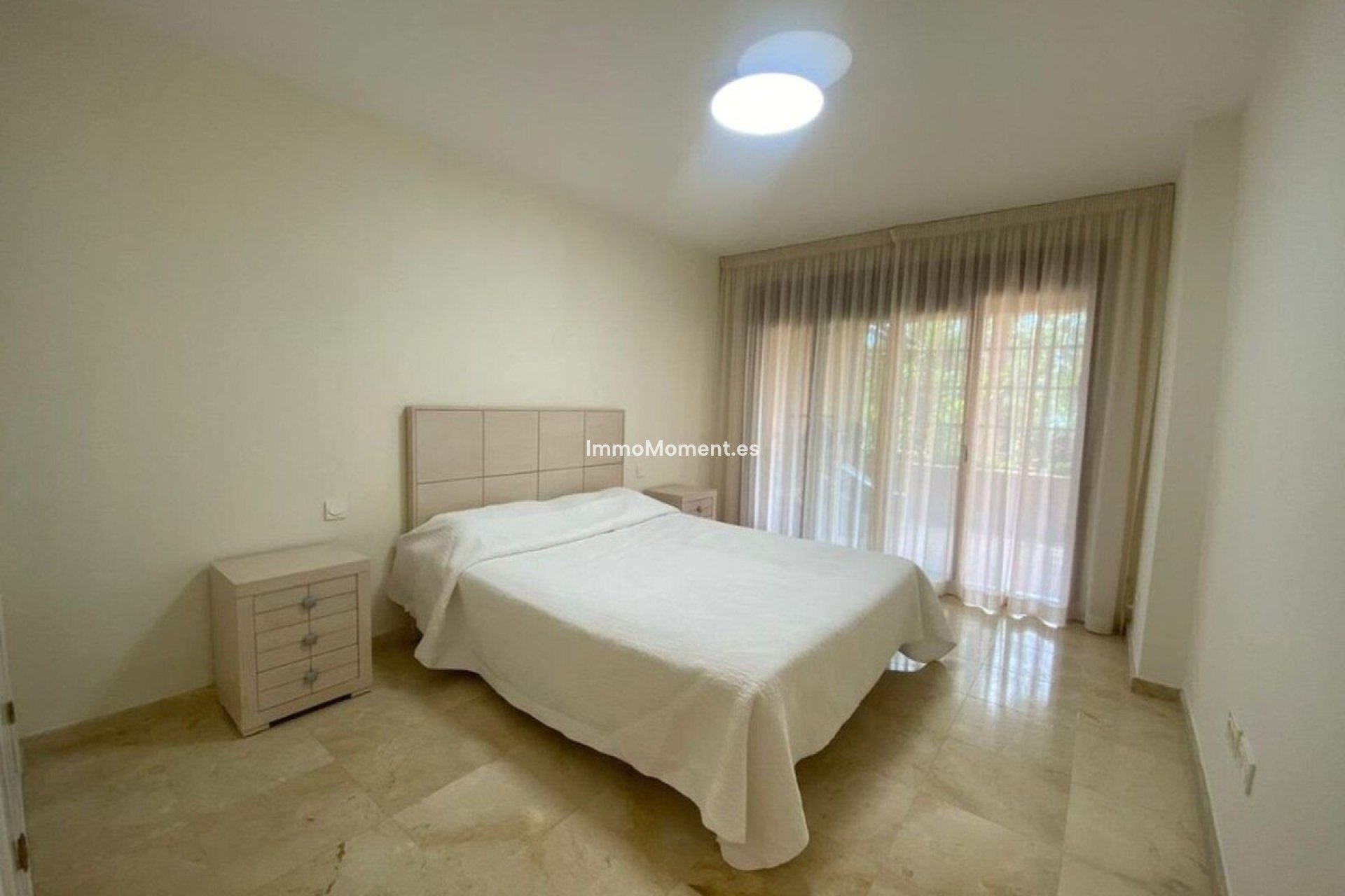 Resale - Apartment - Estepona - Atalaya