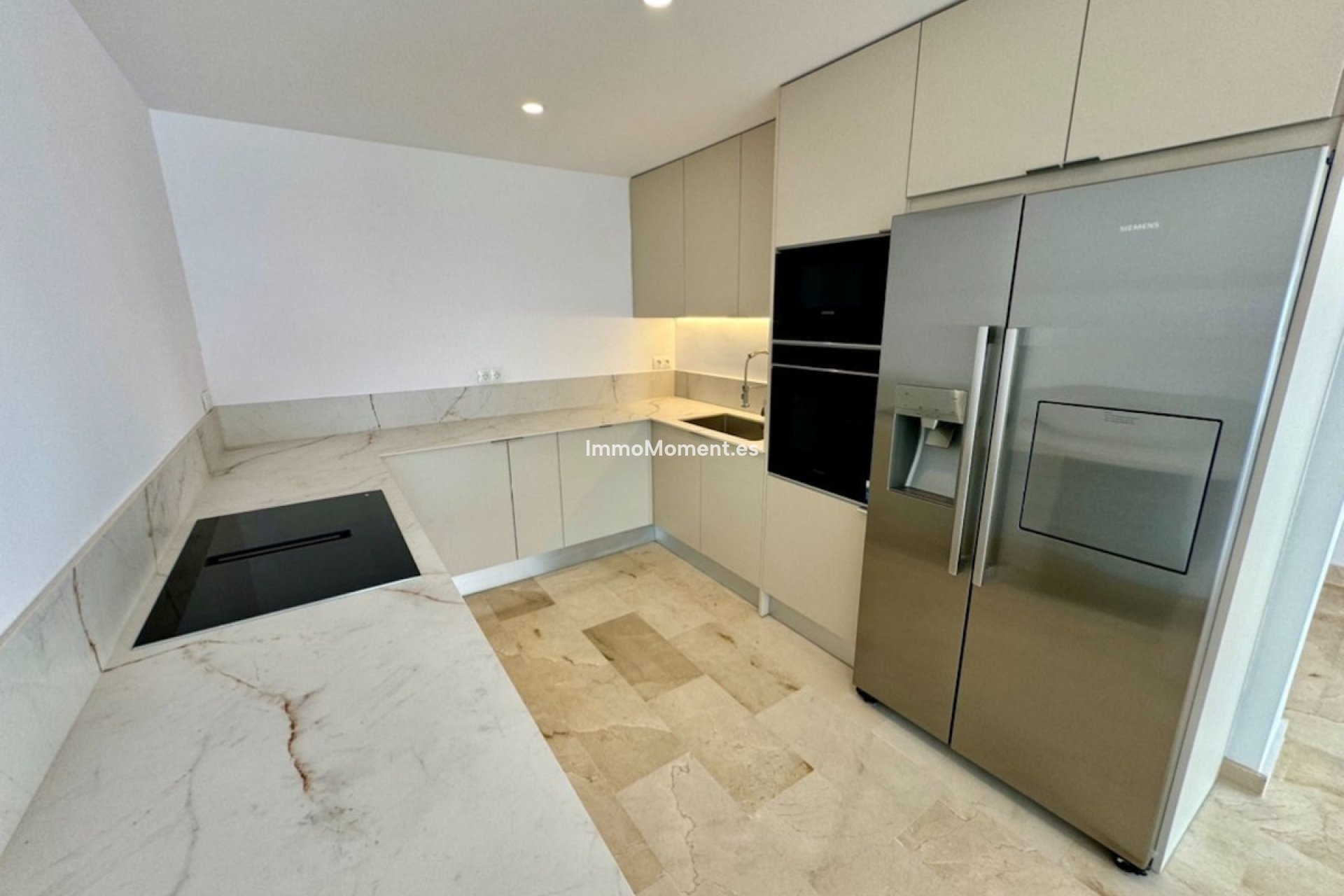Resale - Apartment - Estepona - Atalaya