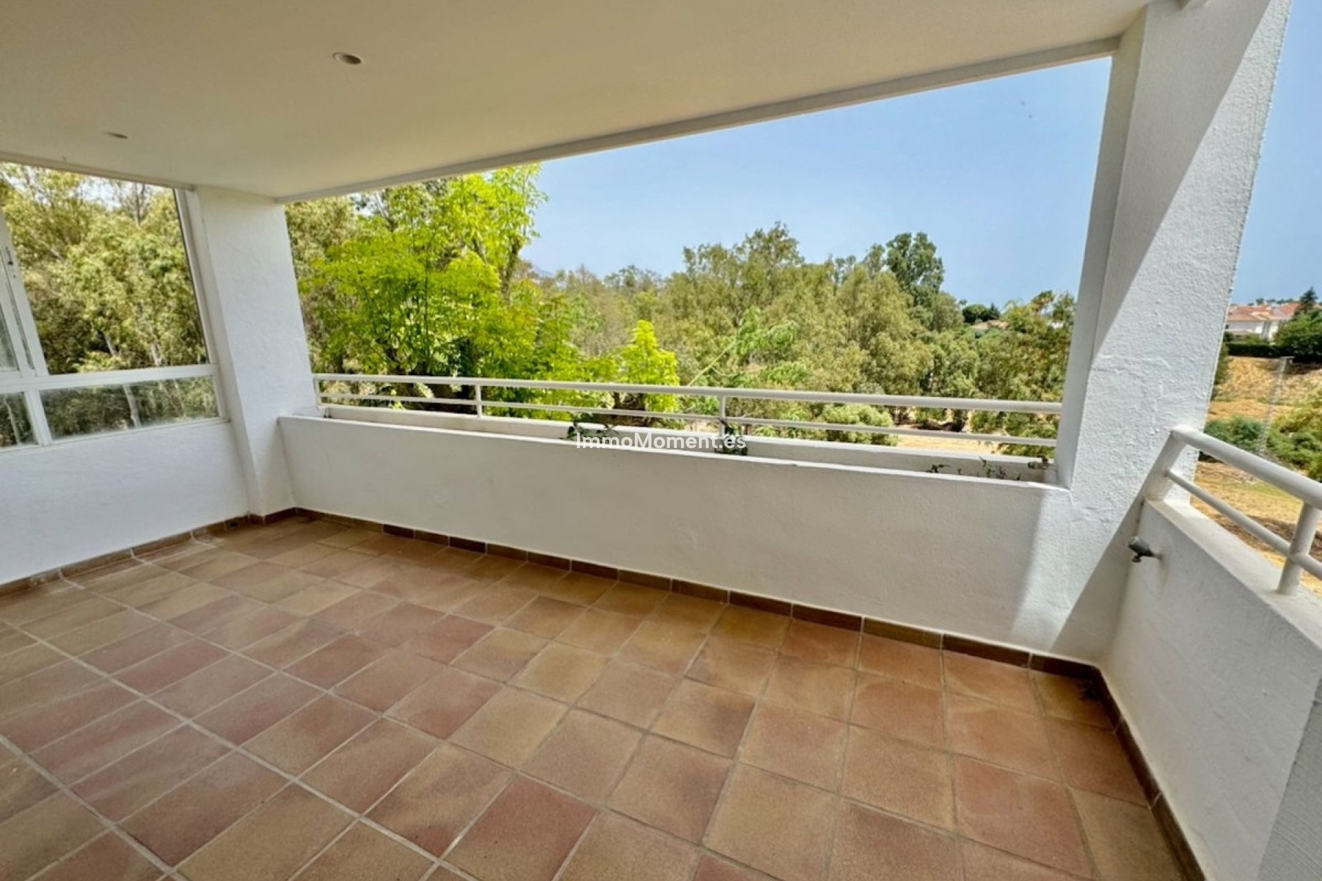 Resale - Apartment - Estepona - Atalaya