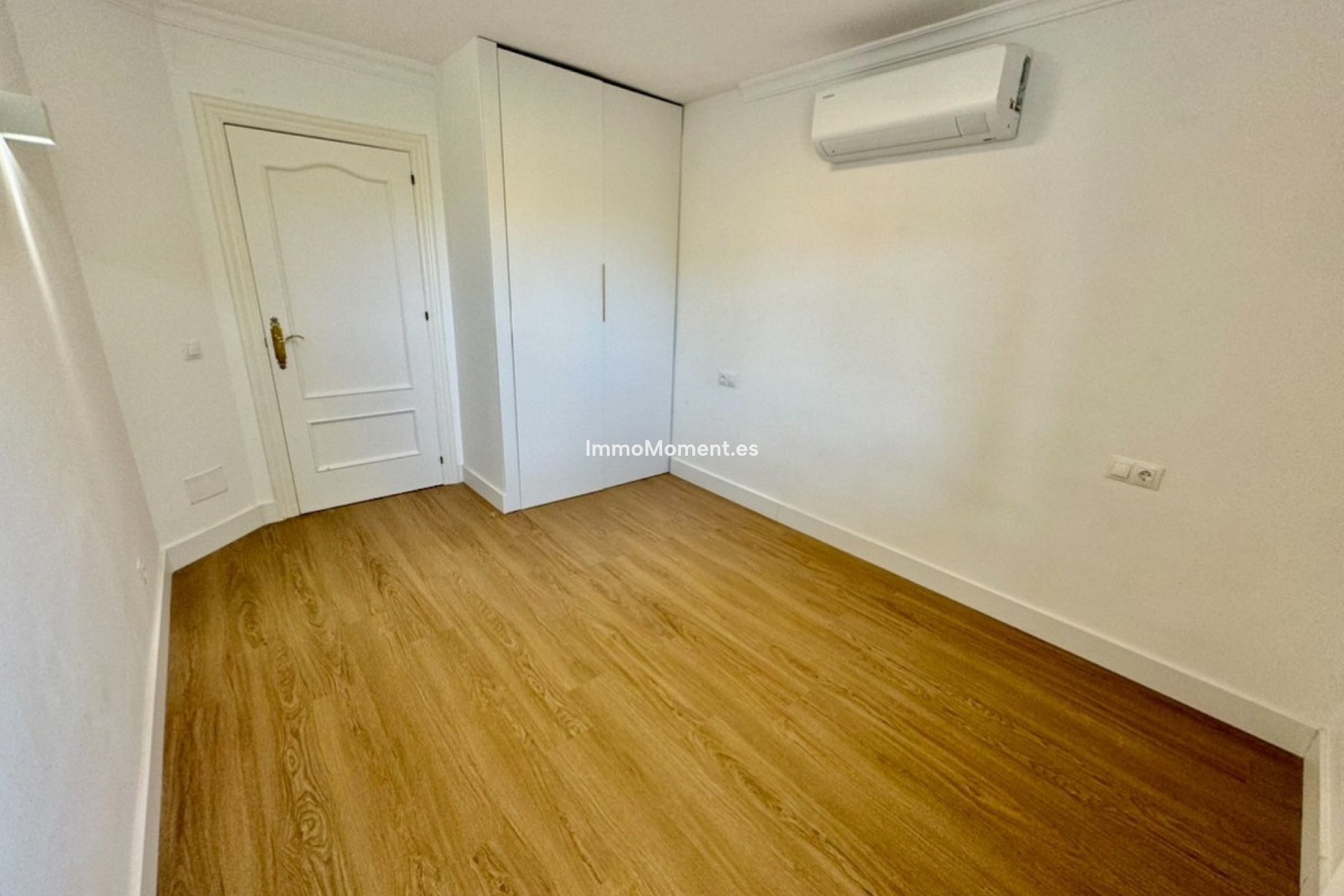 Resale - Apartment - Estepona - Atalaya