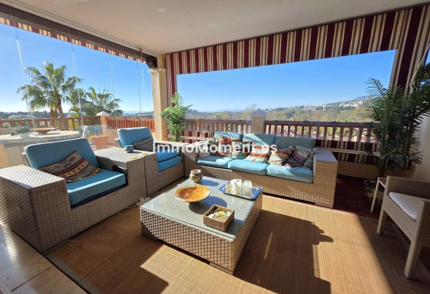 Resale - Apartment - Estepona - Atalaya