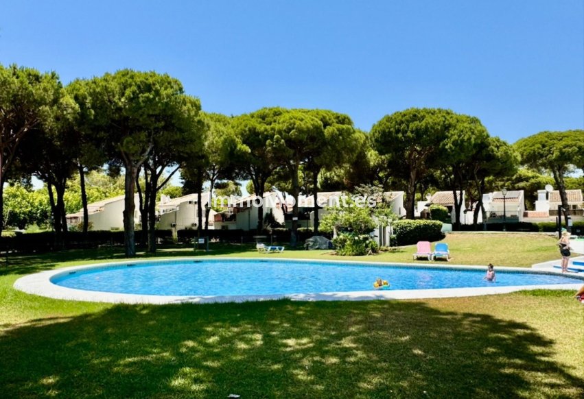 Resale - Apartment - Estepona - Benamara