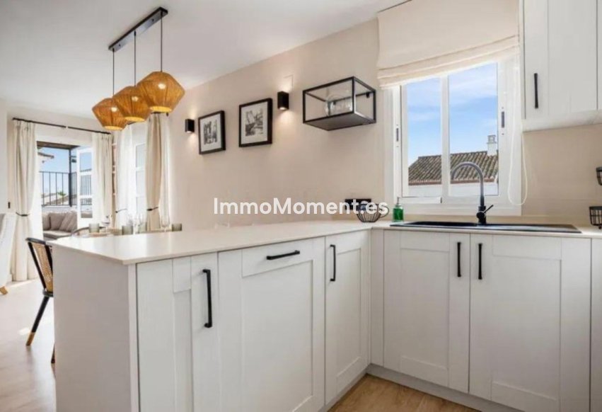 Resale - Apartment - Estepona - Benamara